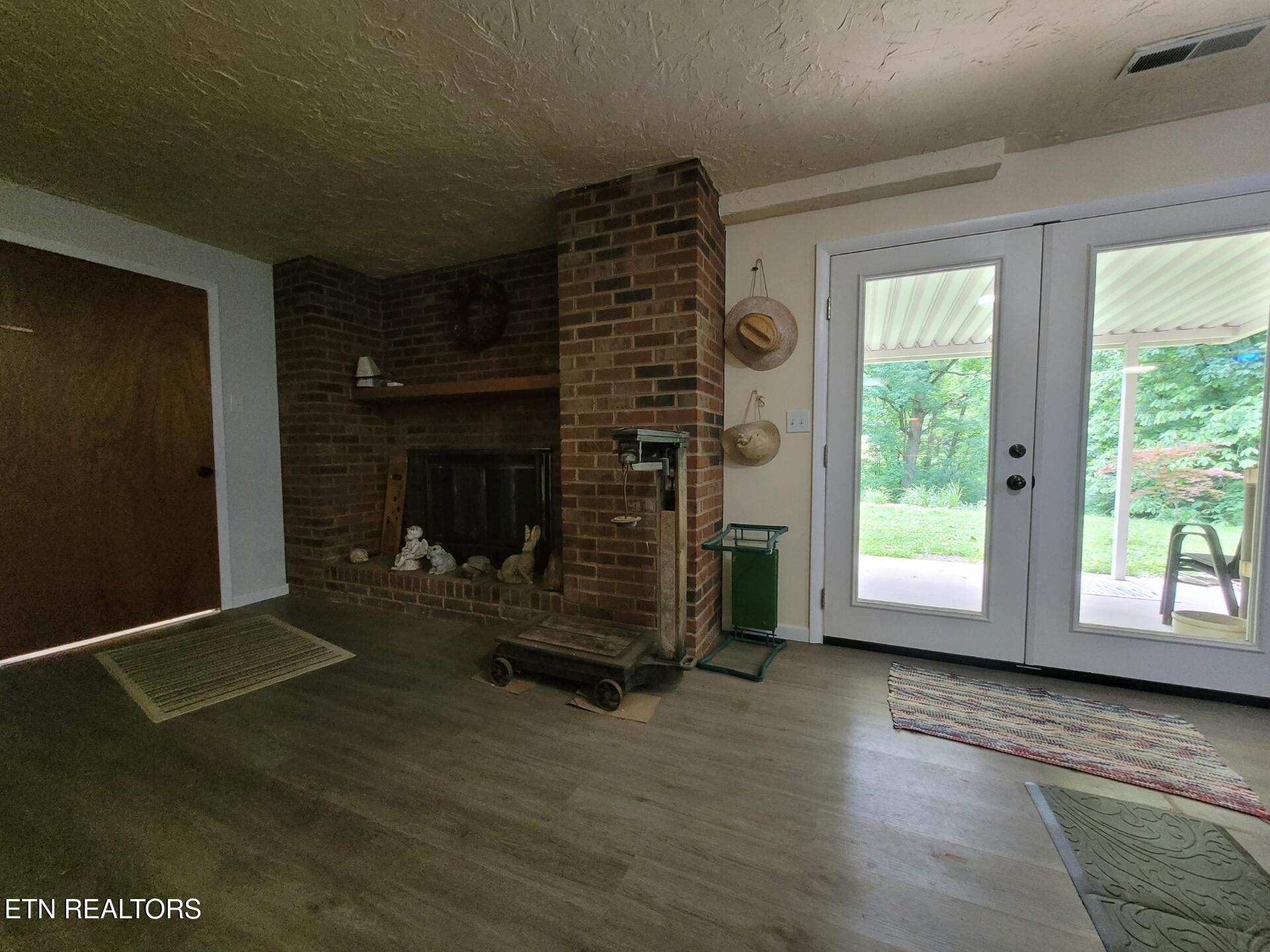 1466 Hillvale Road Louisville TN 37777