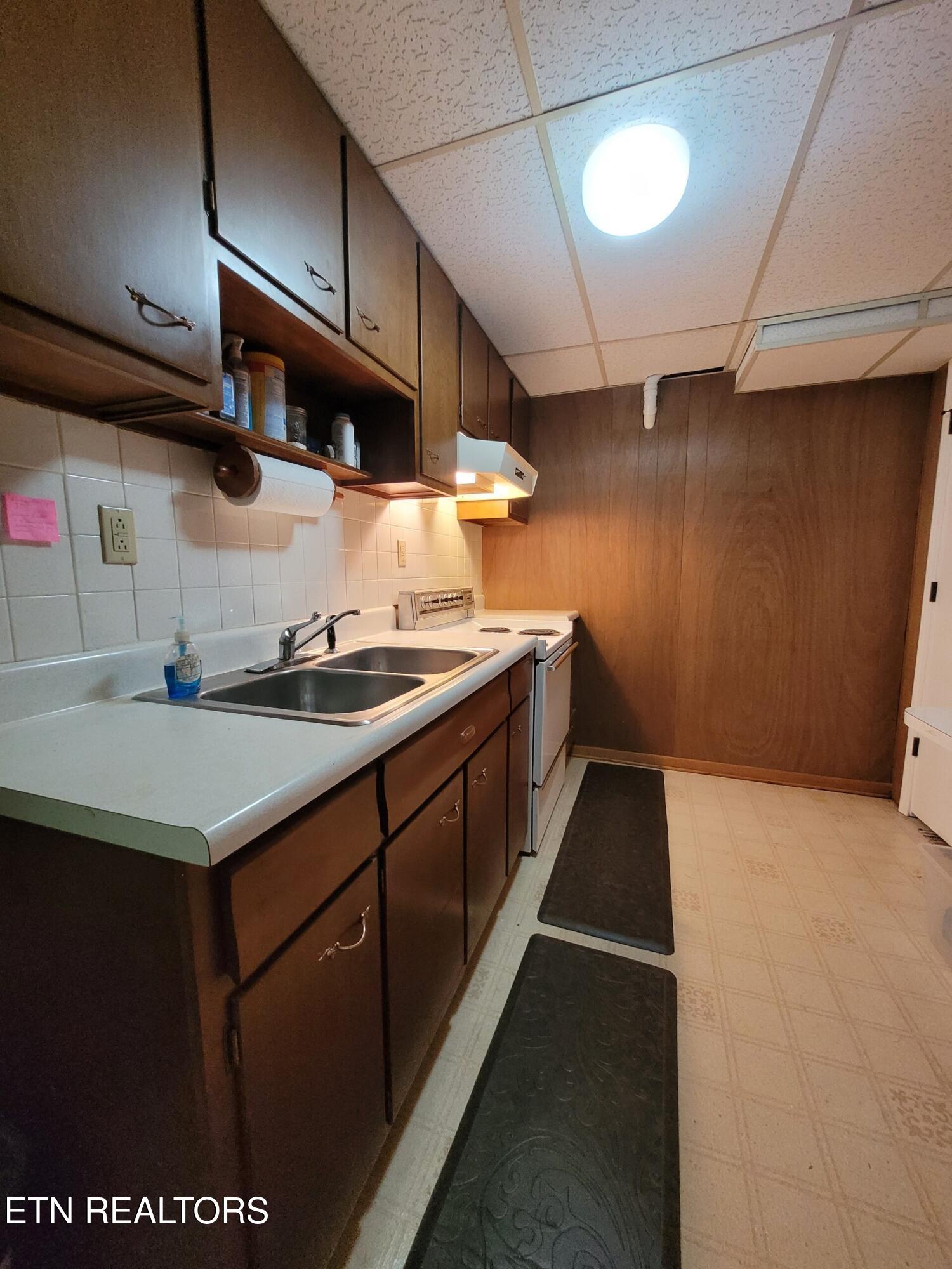 1466 Hillvale Road Louisville TN 37777