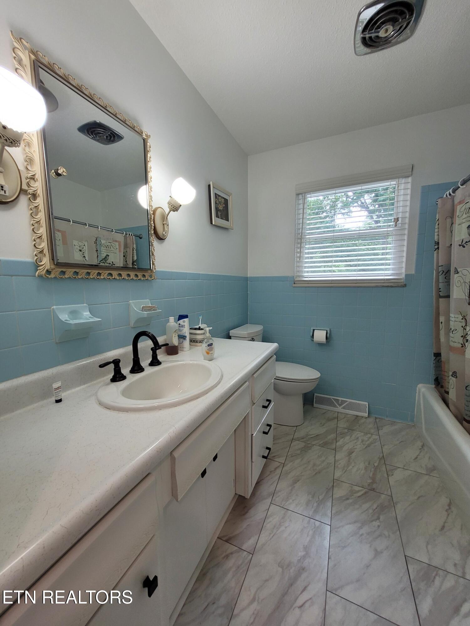 1466 Hillvale Road Louisville TN 37777