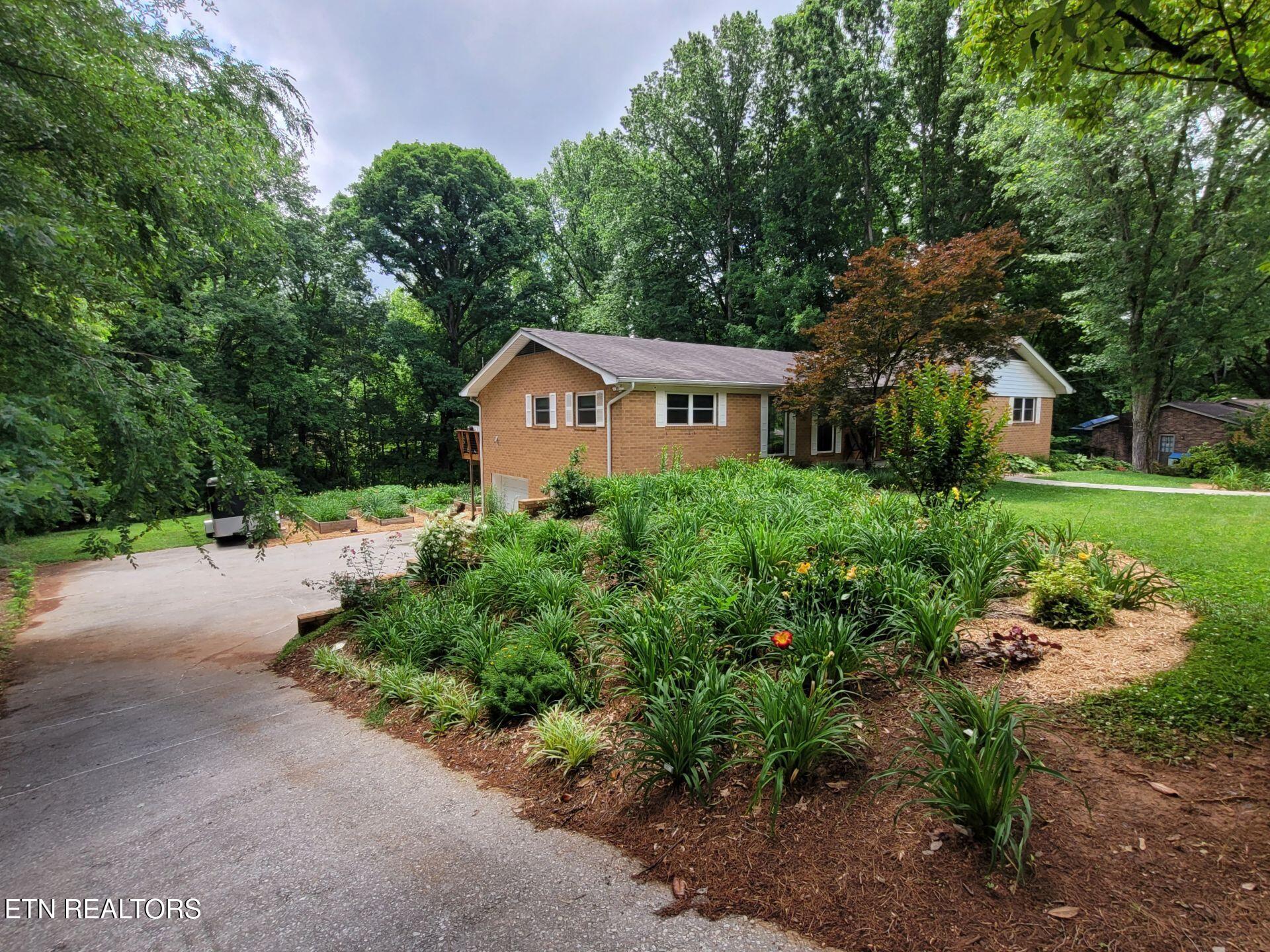 1466 Hillvale Road Louisville TN 37777