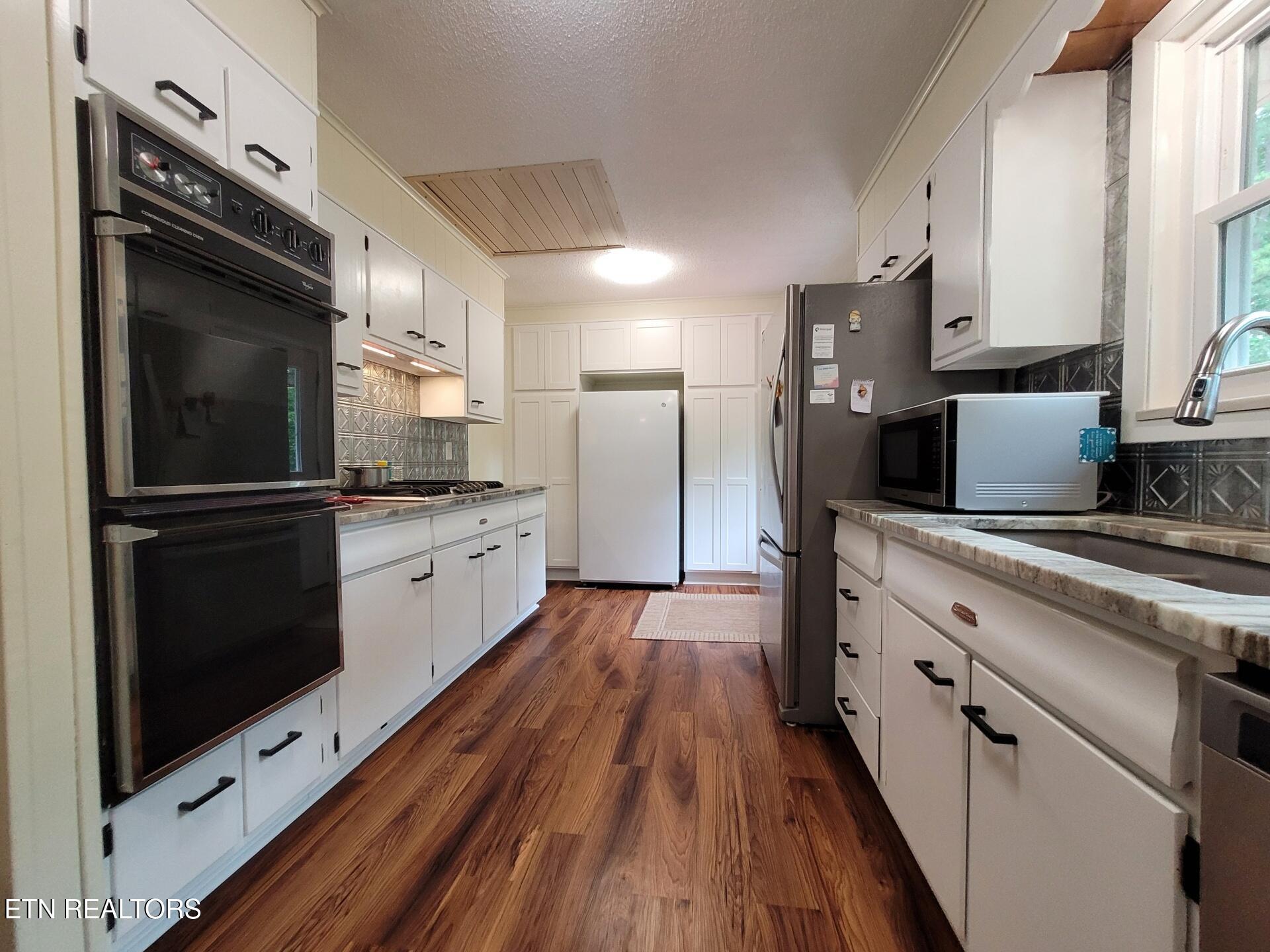 1466 Hillvale Road Louisville TN 37777