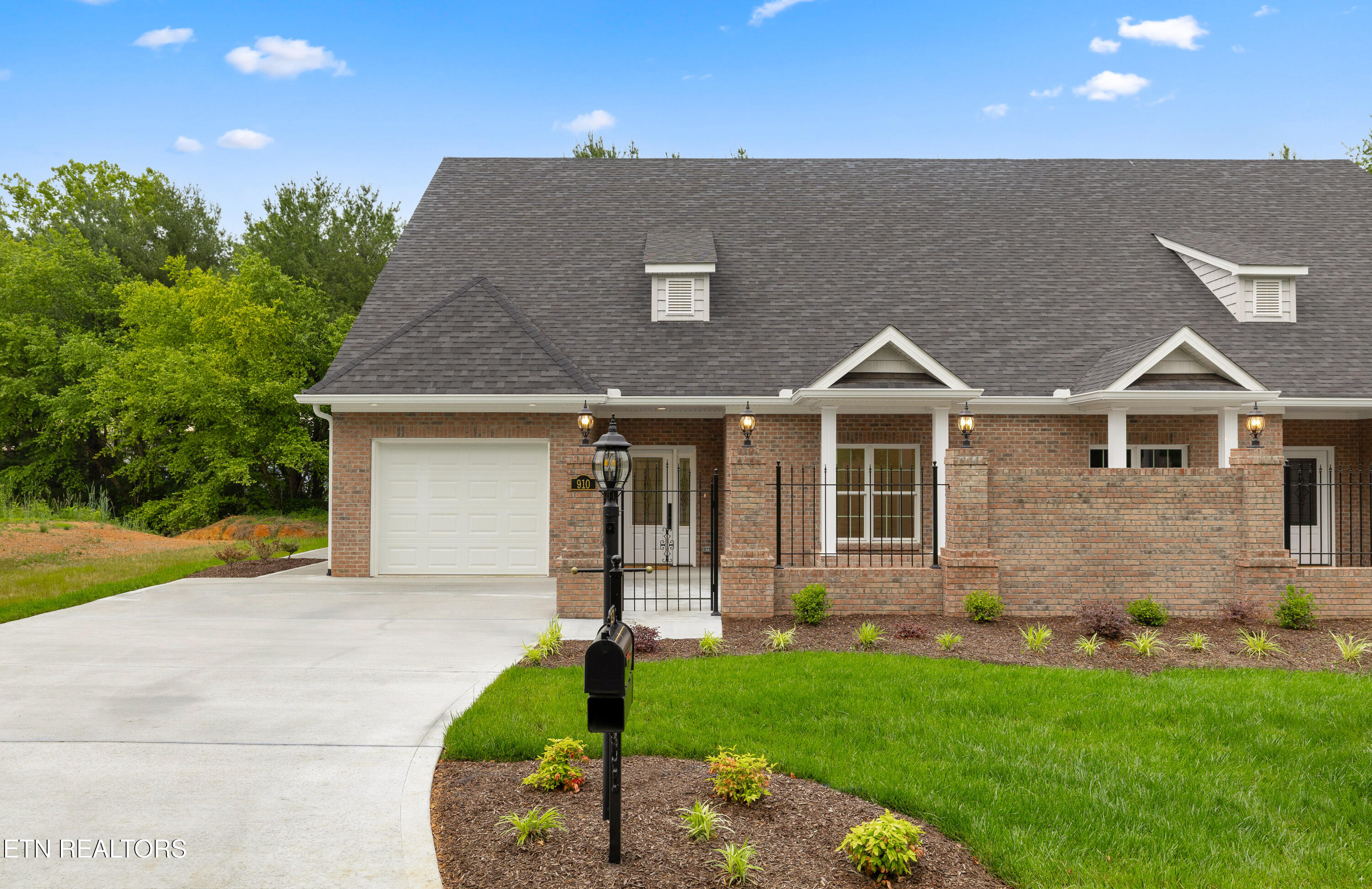 910 Fine Glen Drive Sevierville TN 37862