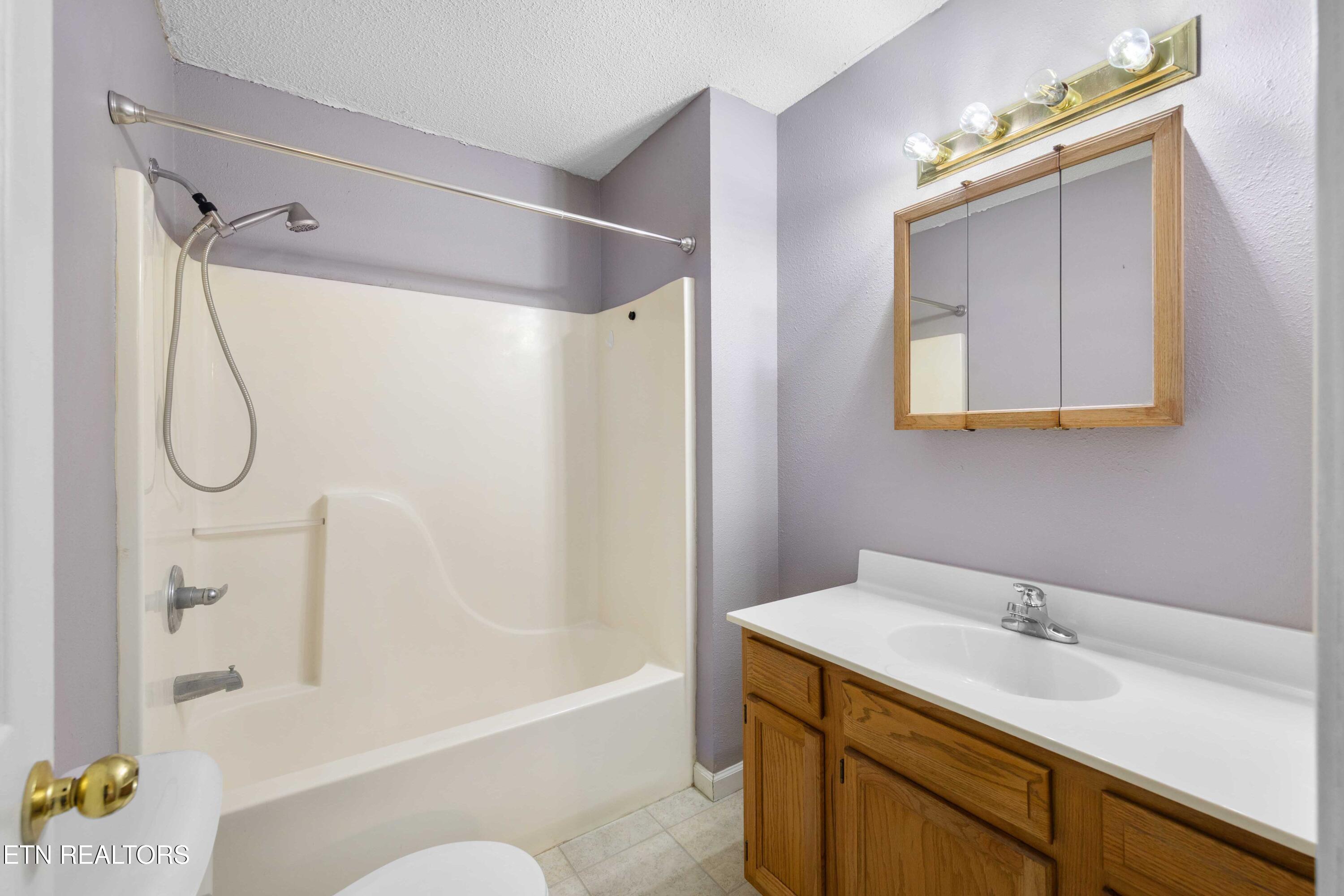303 Mountain Perkins Lane Jacksboro TN 37757