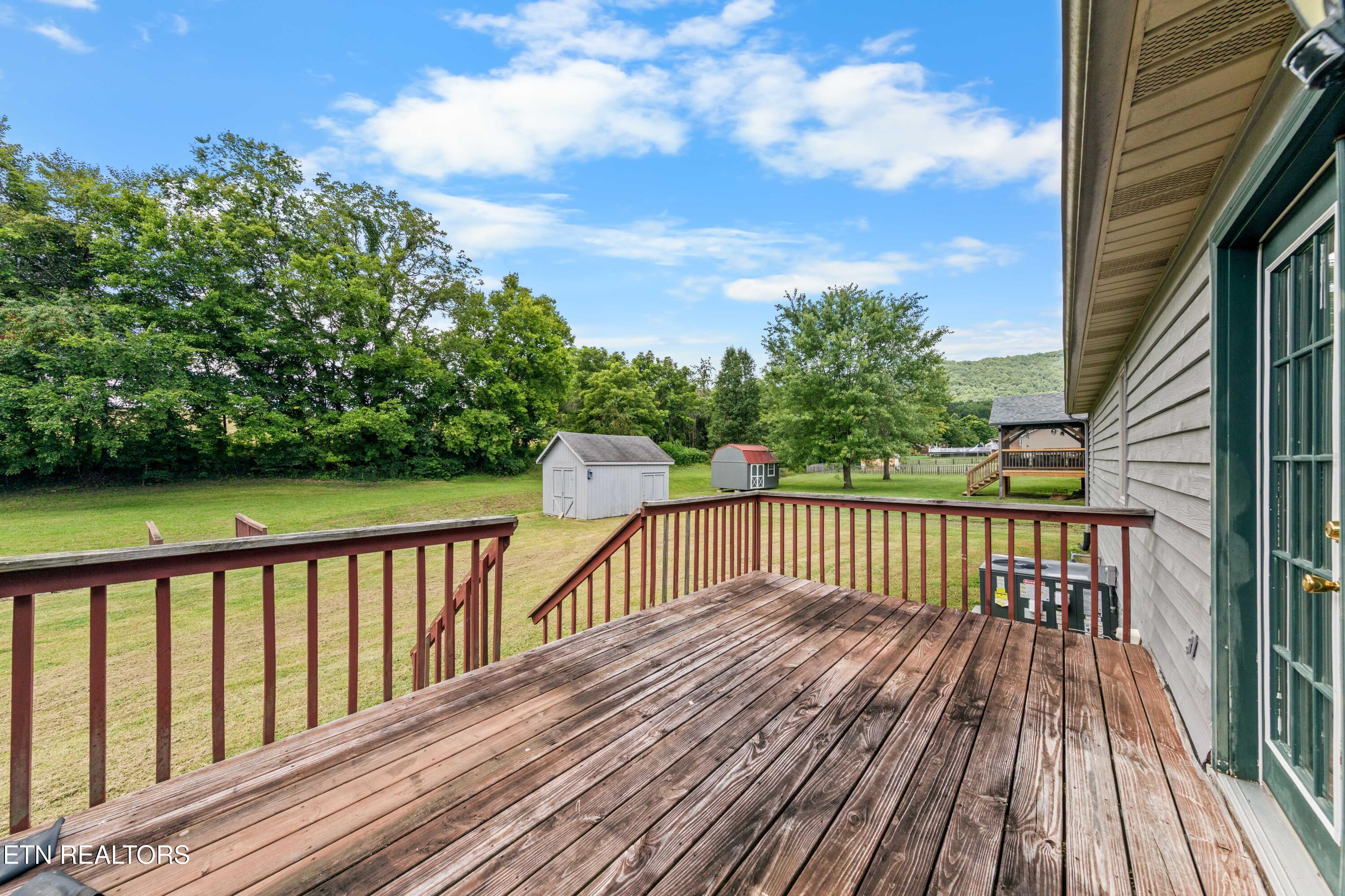 303 Mountain Perkins Lane Jacksboro TN 37757