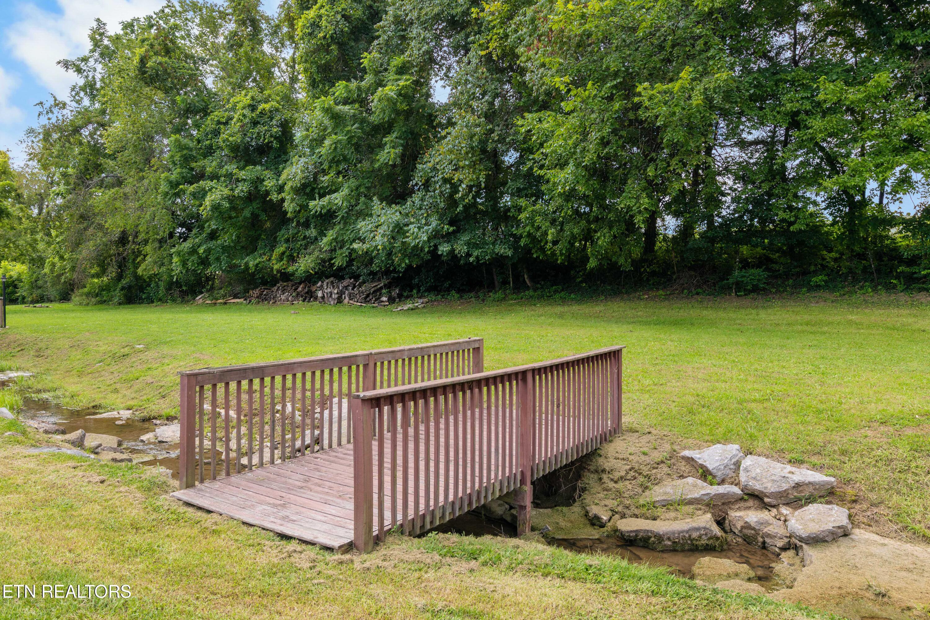 303 Mountain Perkins Lane Jacksboro TN 37757