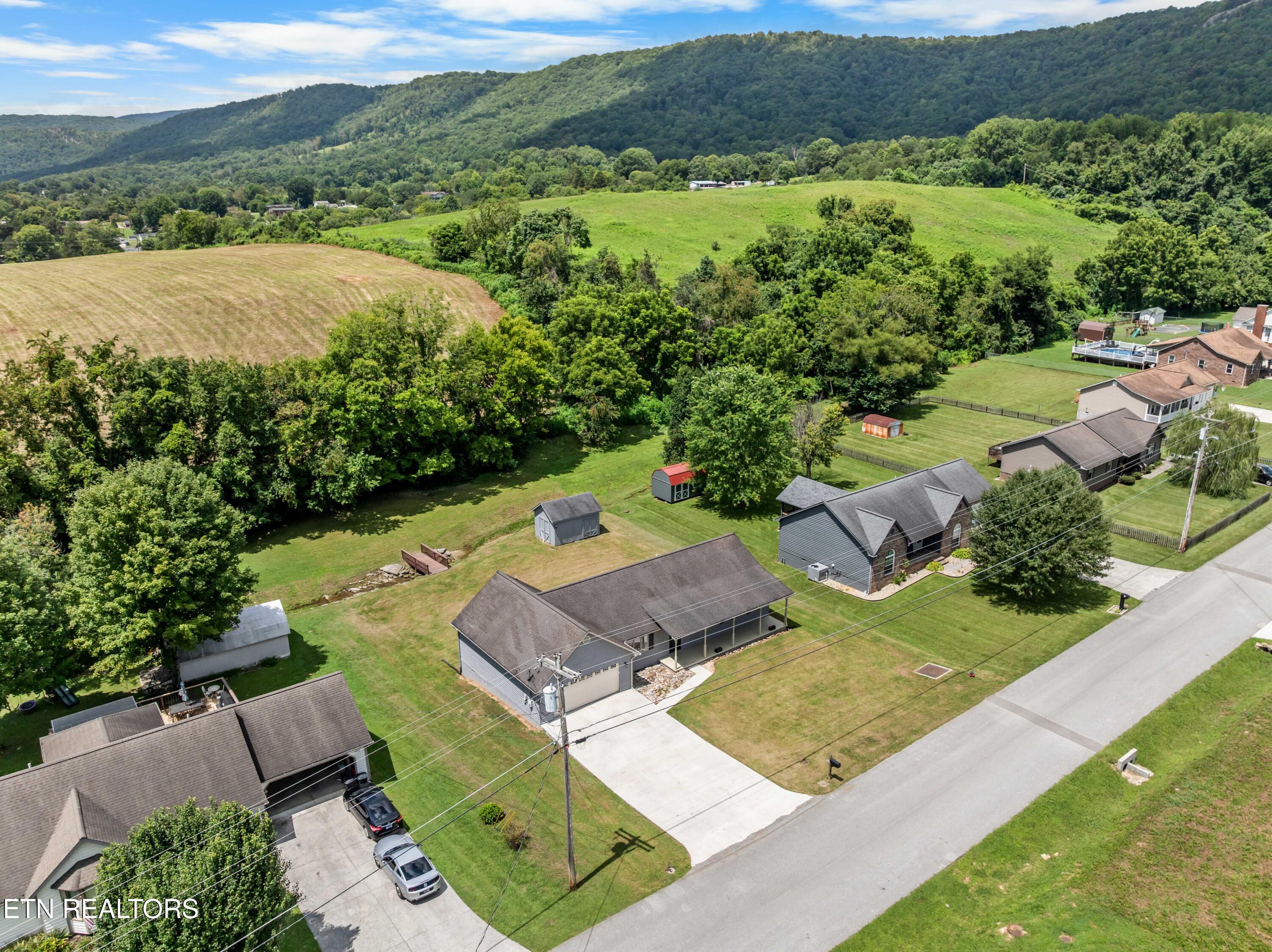 303 Mountain Perkins Lane Jacksboro TN 37757