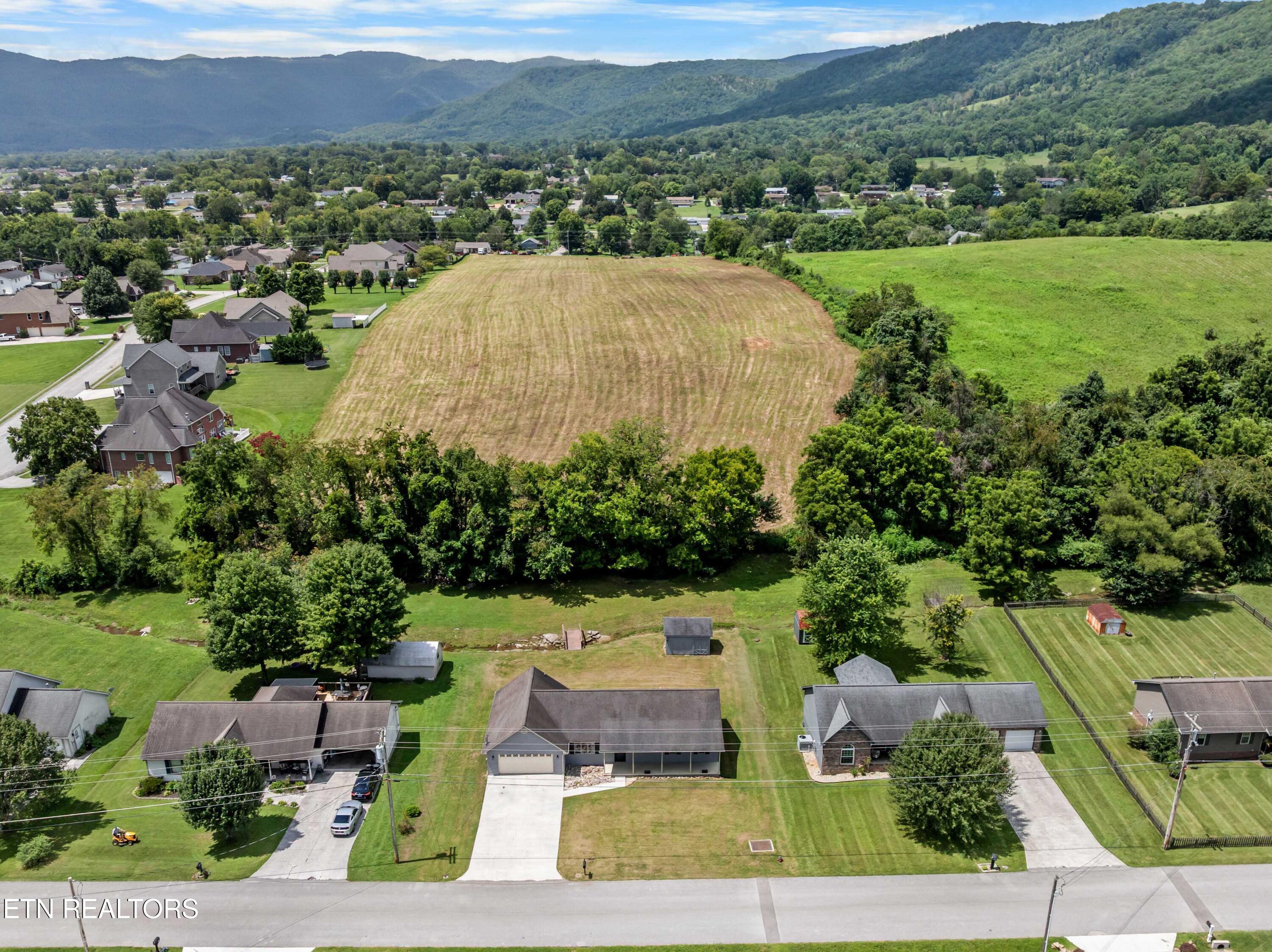 303 Mountain Perkins Lane Jacksboro TN 37757