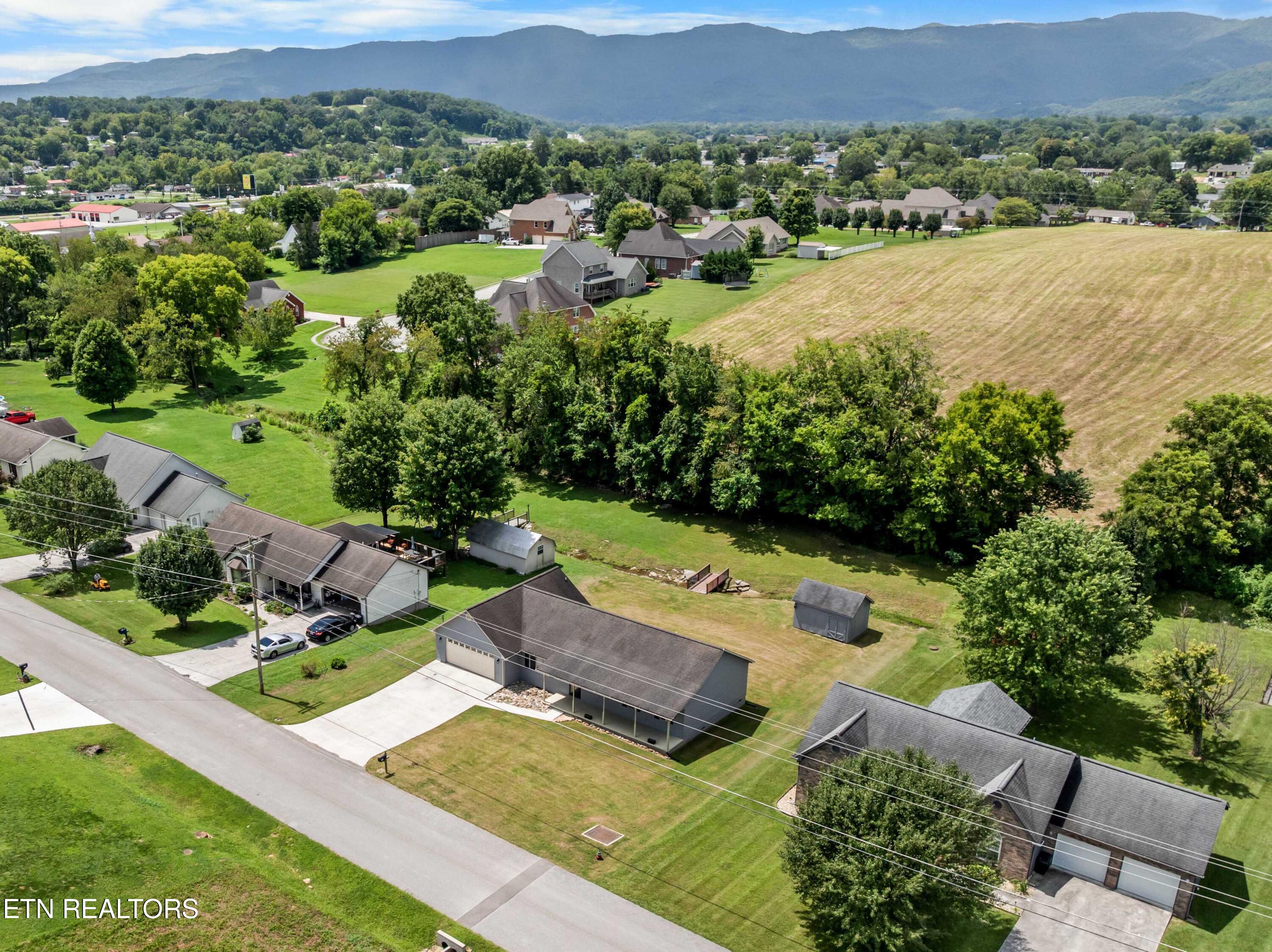 303 Mountain Perkins Lane Jacksboro TN 37757