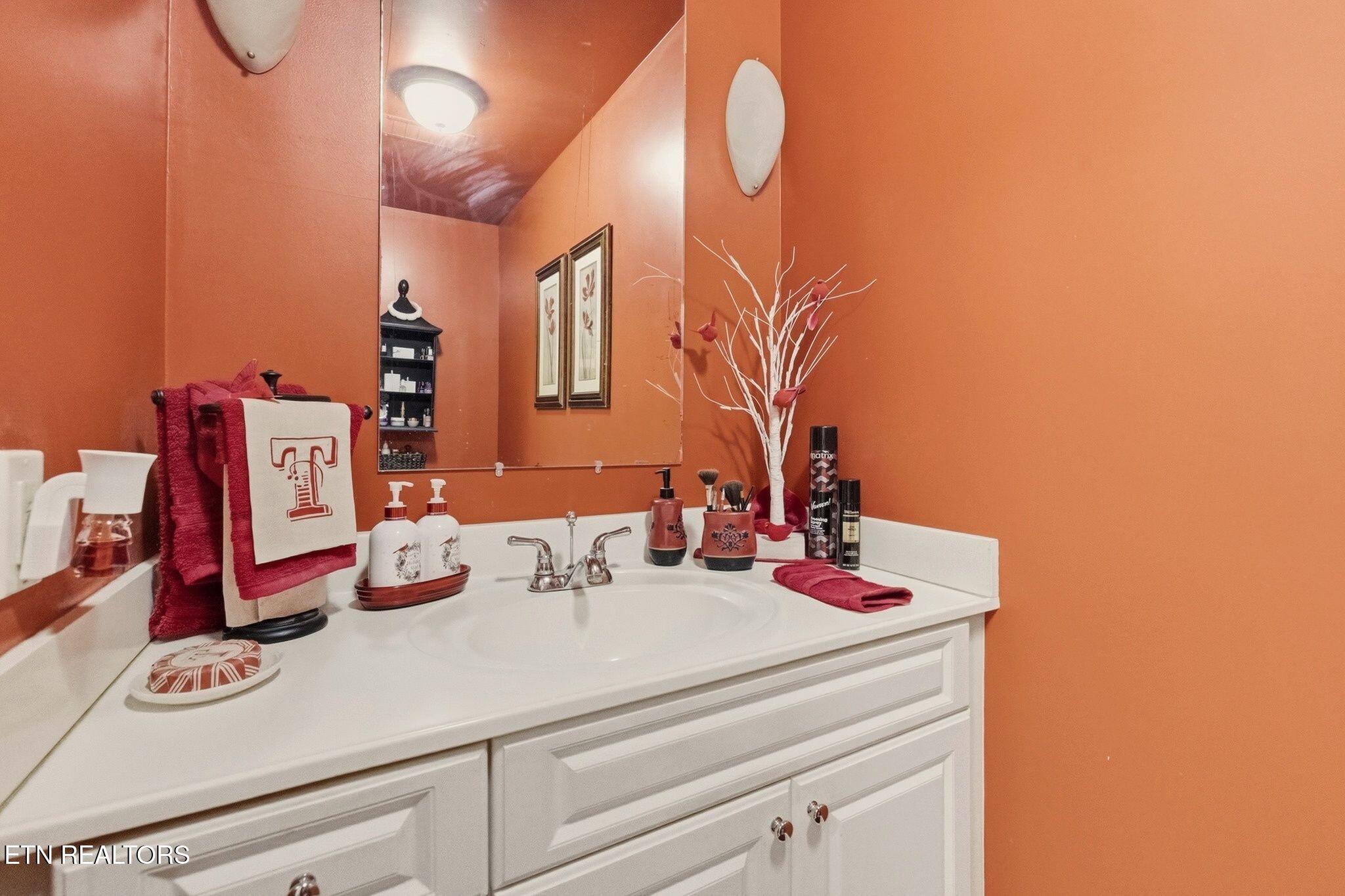 400 Eagle Bend Lane Clinton TN 37716