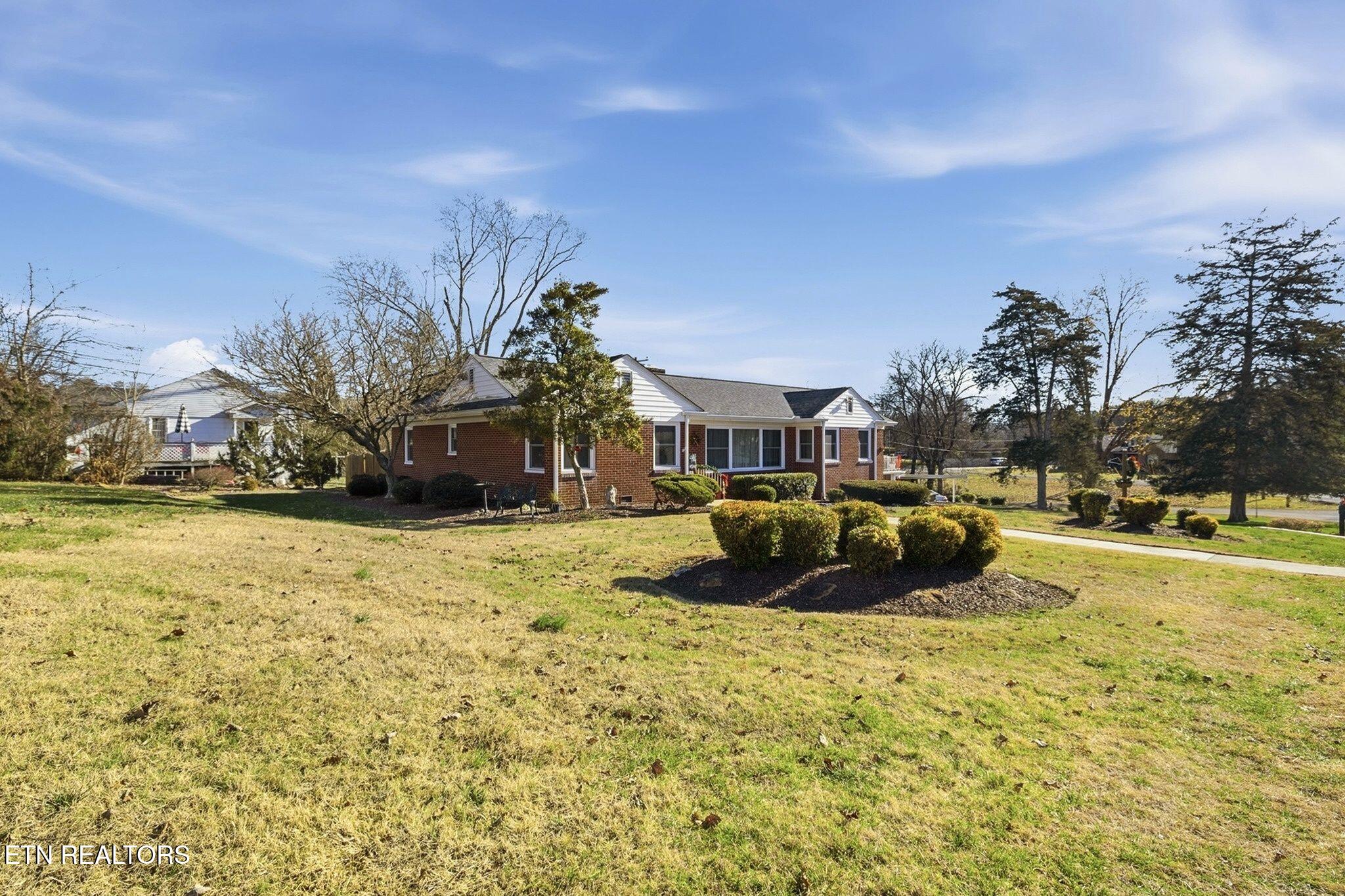 400 Eagle Bend Lane Clinton TN 37716