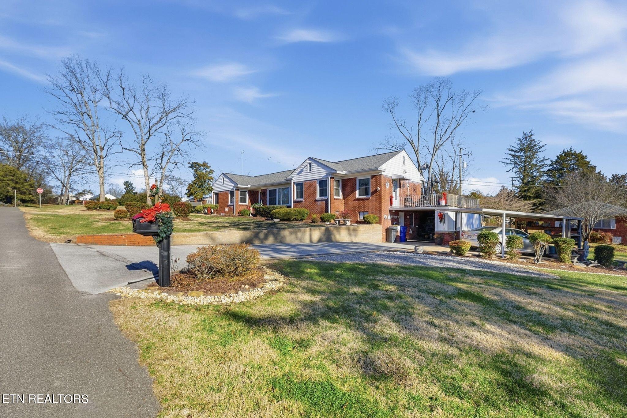 400 Eagle Bend Lane Clinton TN 37716