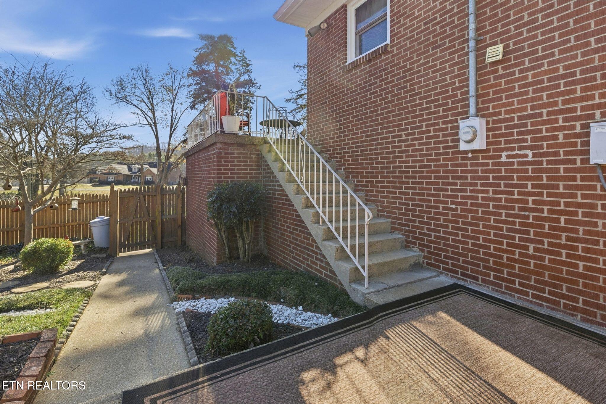 400 Eagle Bend Lane Clinton TN 37716