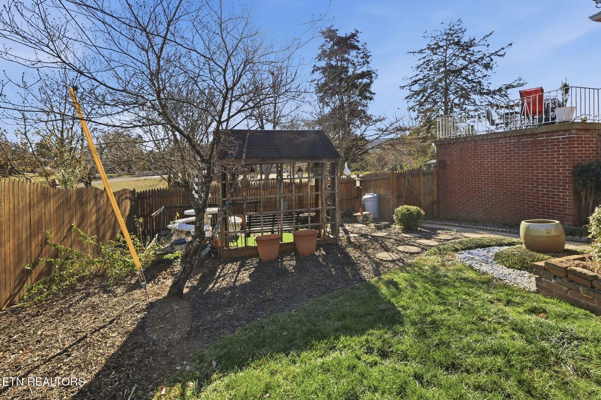 400 Eagle Bend Lane Clinton TN 37716