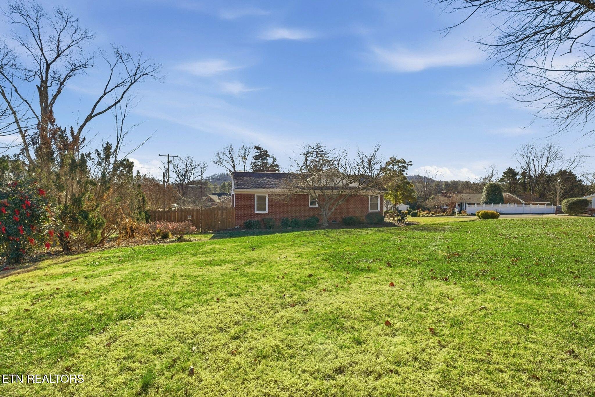 400 Eagle Bend Lane Clinton TN 37716