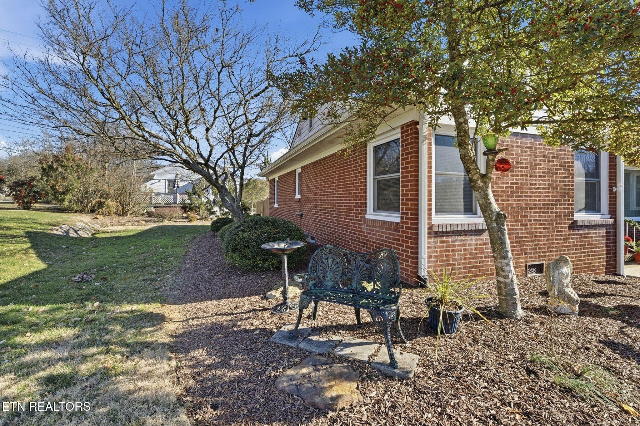 400 Eagle Bend Lane Clinton TN 37716