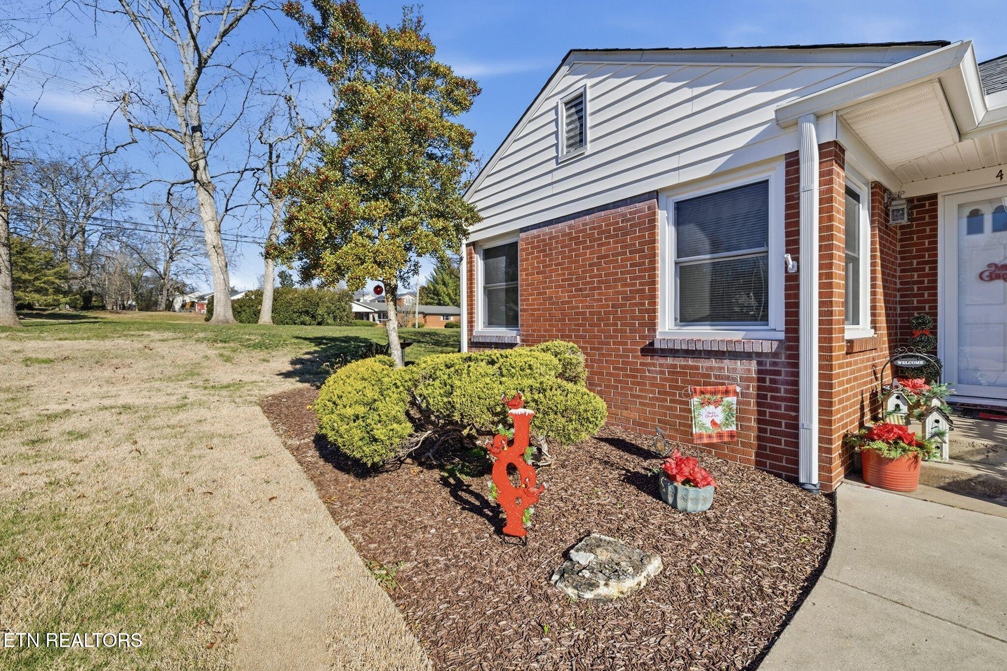 400 Eagle Bend Lane Clinton TN 37716