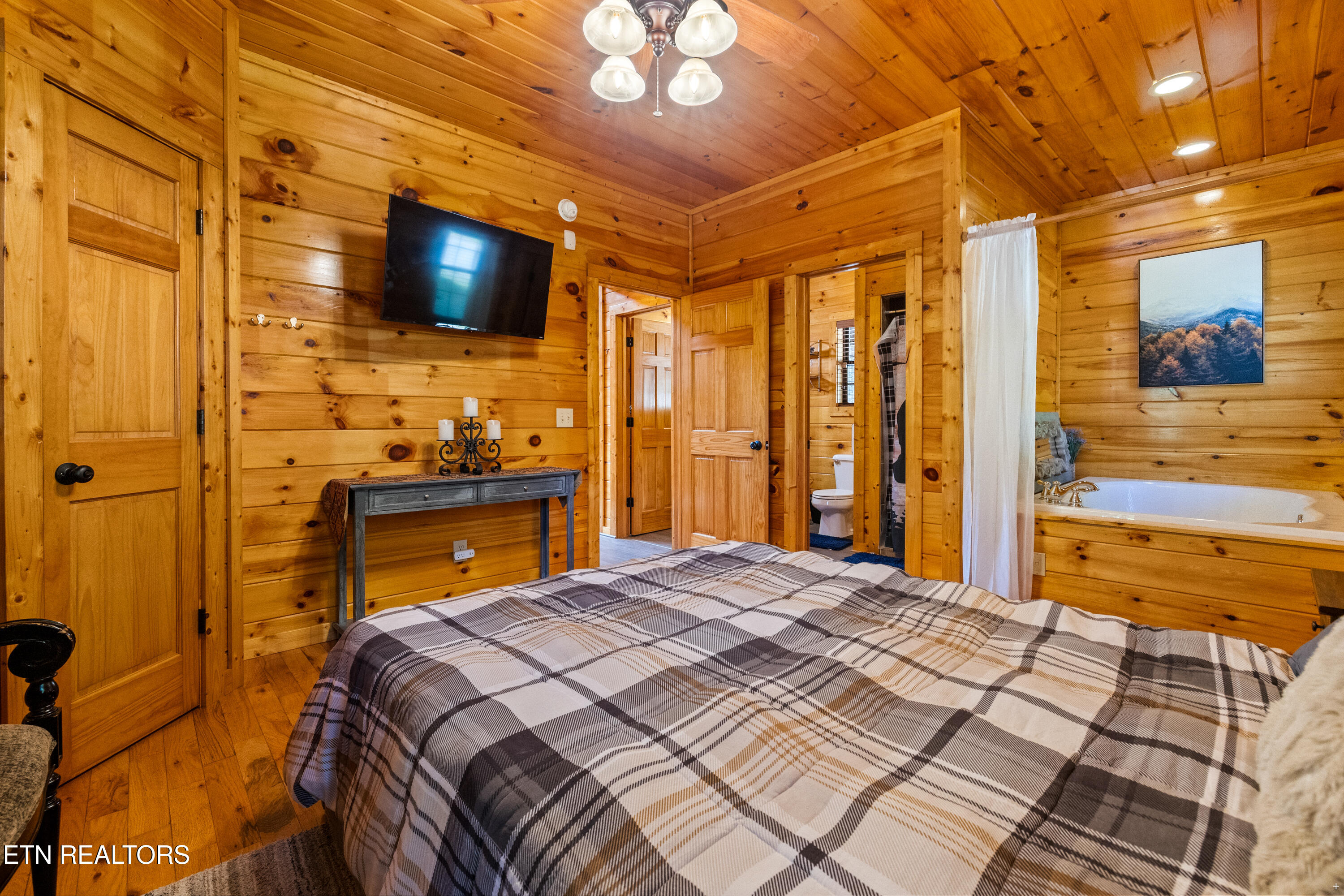 1830 Creek Hollow Way Sevierville TN 37876
