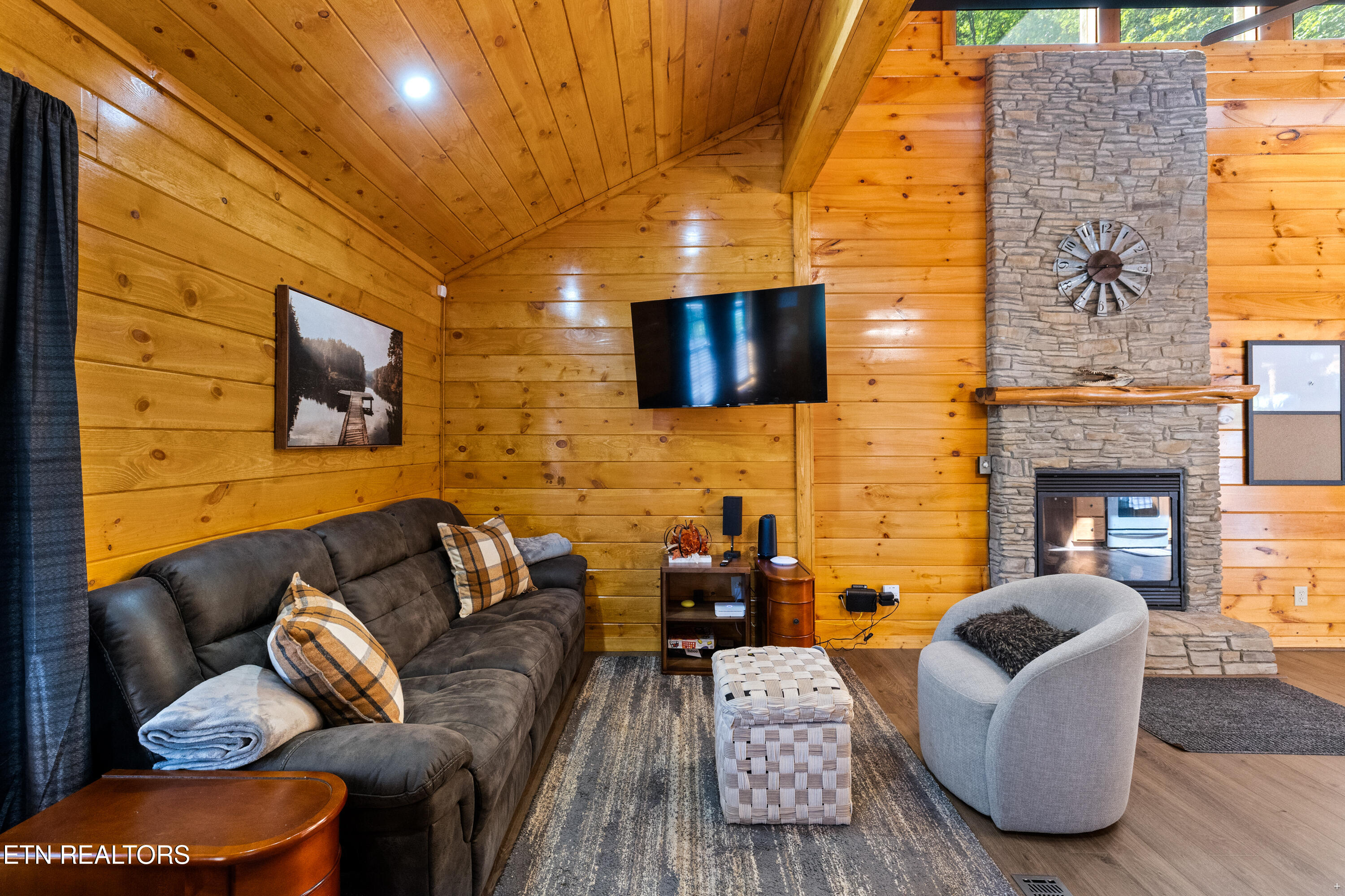 1830 Creek Hollow Way Sevierville TN 37876