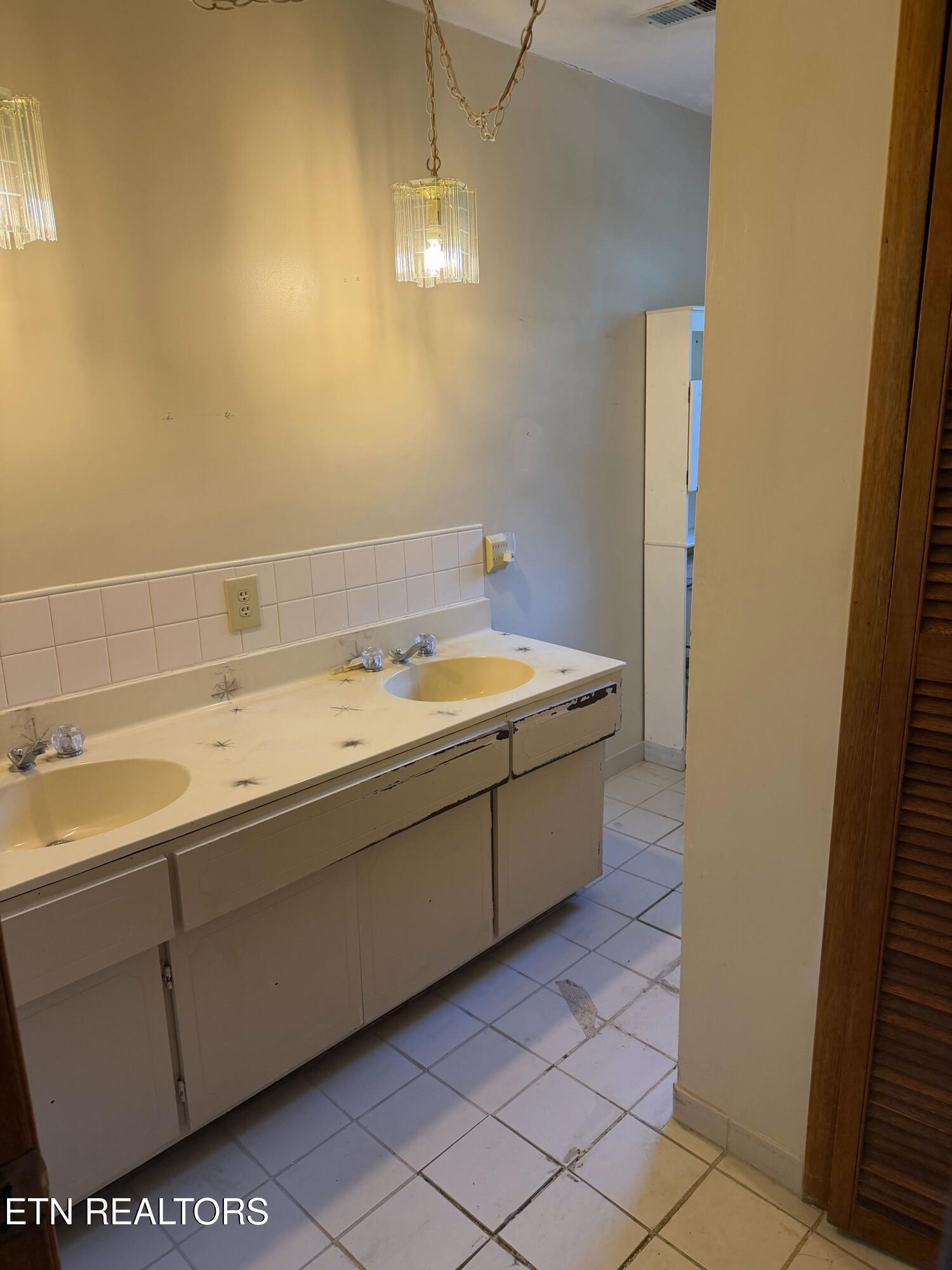 912 Raccoon Valley Road Maynardville TN 37807