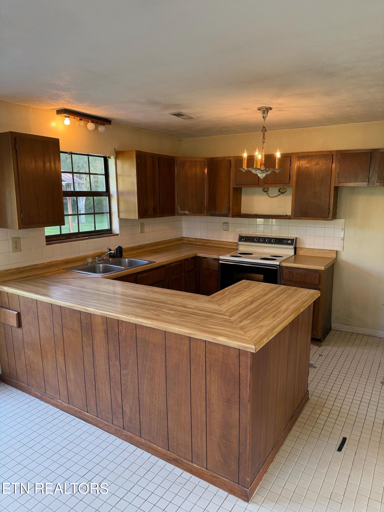 912 Raccoon Valley Road Maynardville TN 37807