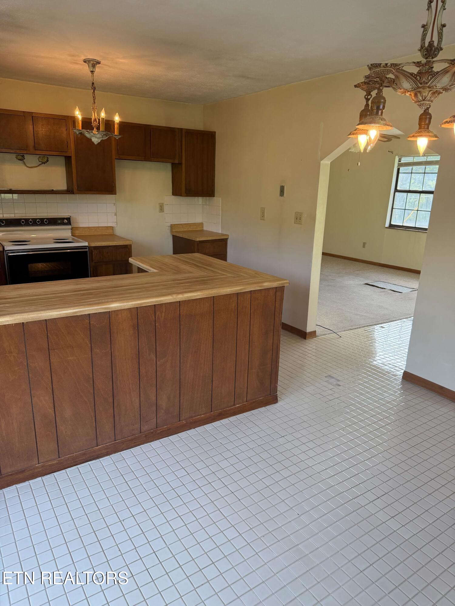 912 Raccoon Valley Road Maynardville TN 37807