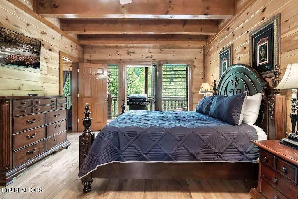 1056 Black Bear Cub Way Sevierville TN 37862
