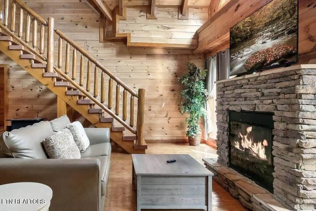 1056 Black Bear Cub Way Sevierville TN 37862