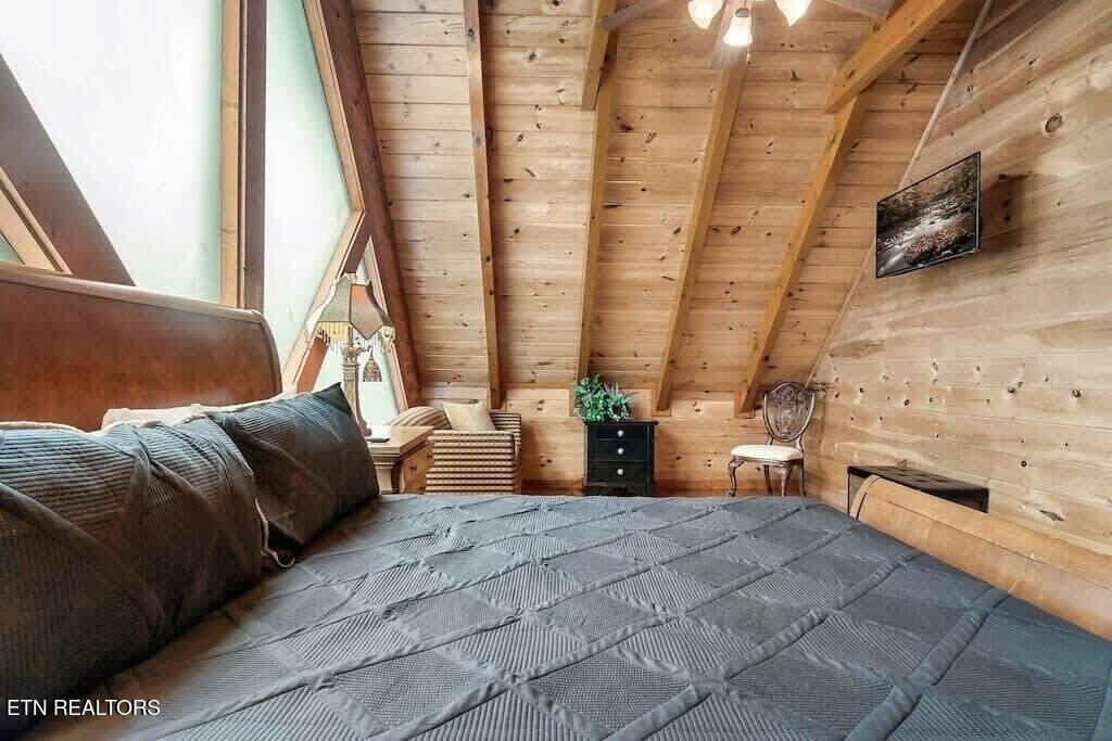 1056 Black Bear Cub Way Sevierville TN 37862