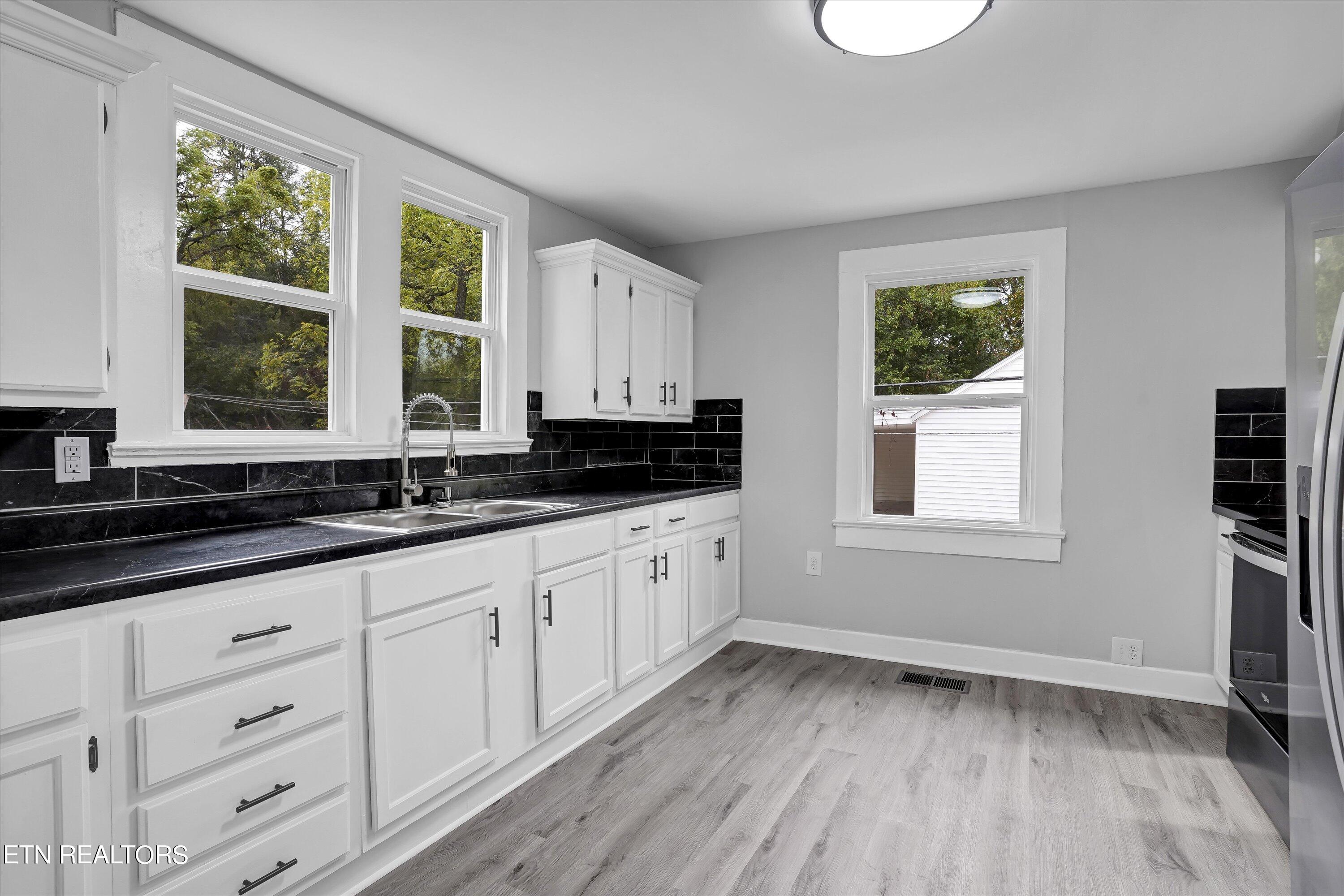 3042 Forestdale Avenue Knoxville TN 37917