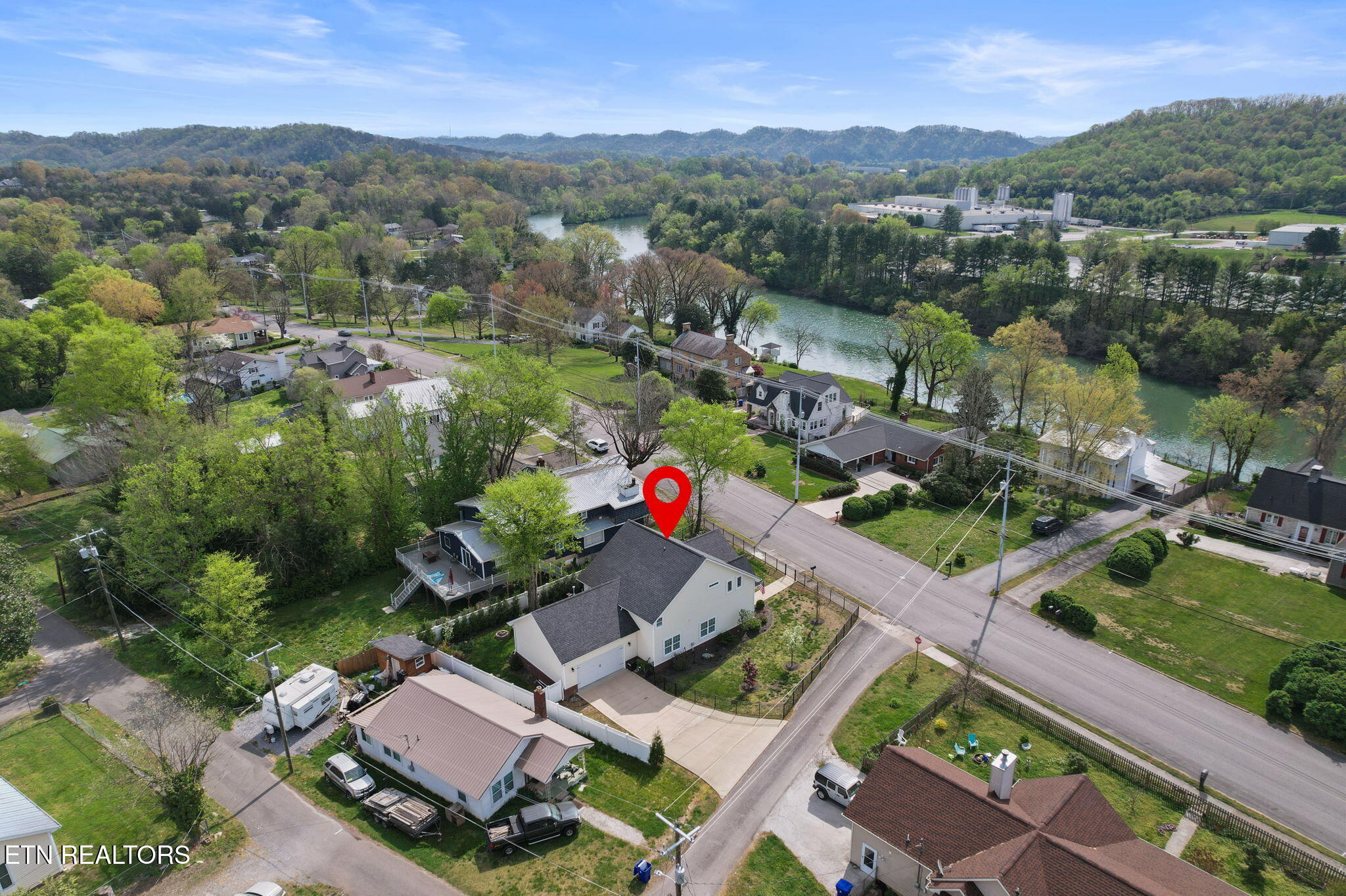 606 Eagle Bend Road Clinton TN 37716