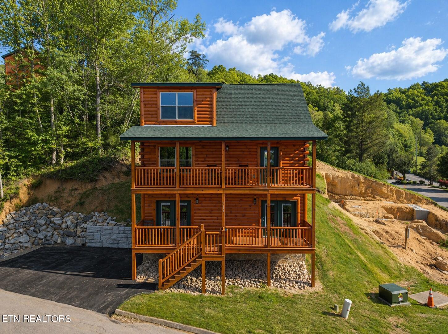 1632 Mountain Lodge Way Pigeon Forge TN 37862