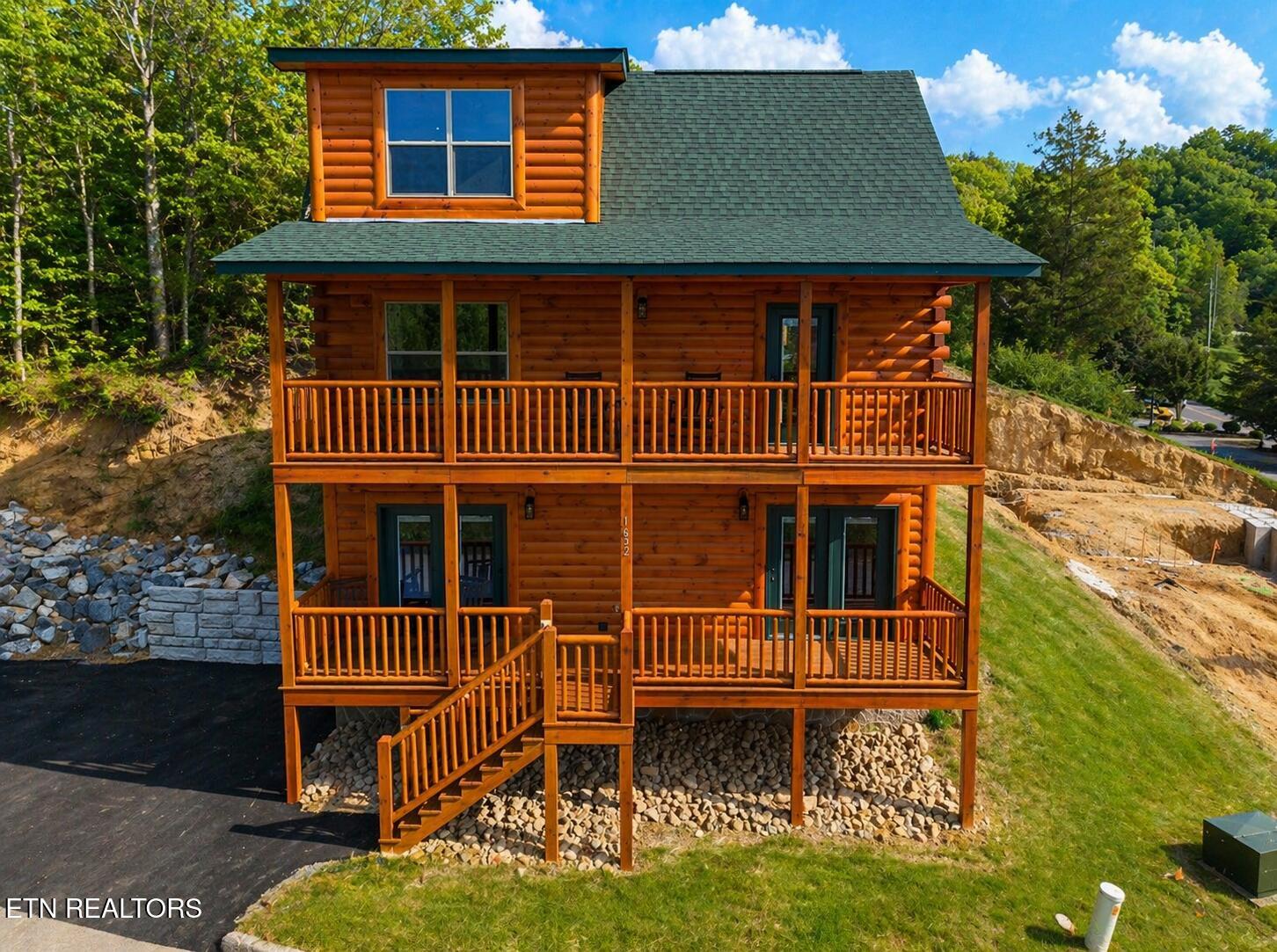 1632 Mountain Lodge Way Pigeon Forge TN 37862