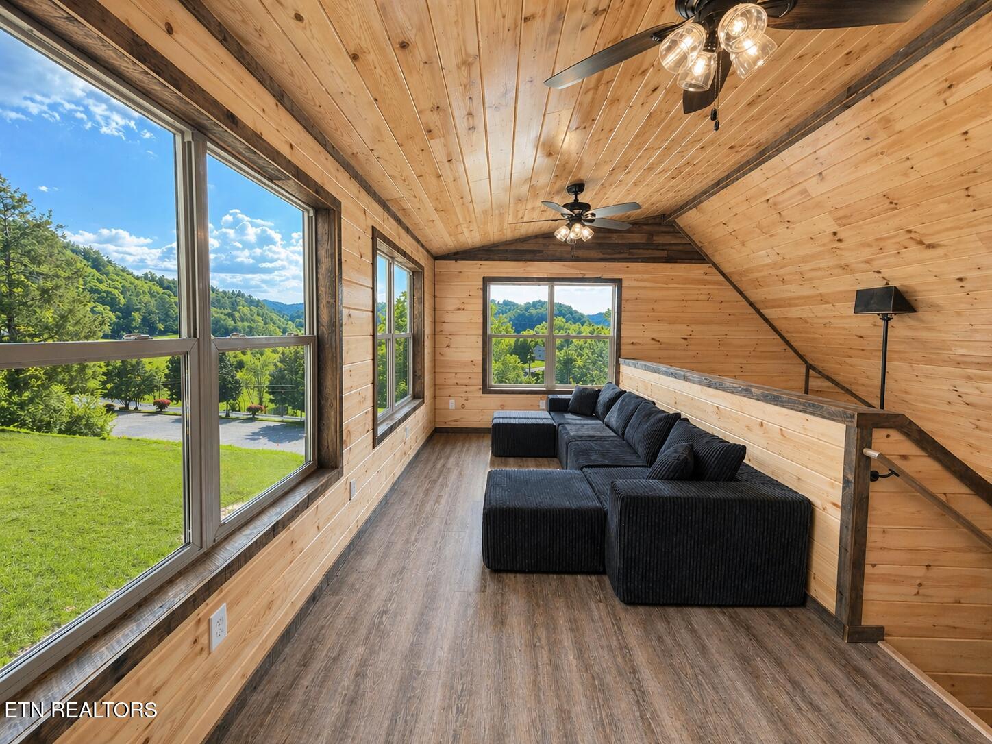 1632 Mountain Lodge Way Pigeon Forge TN 37862