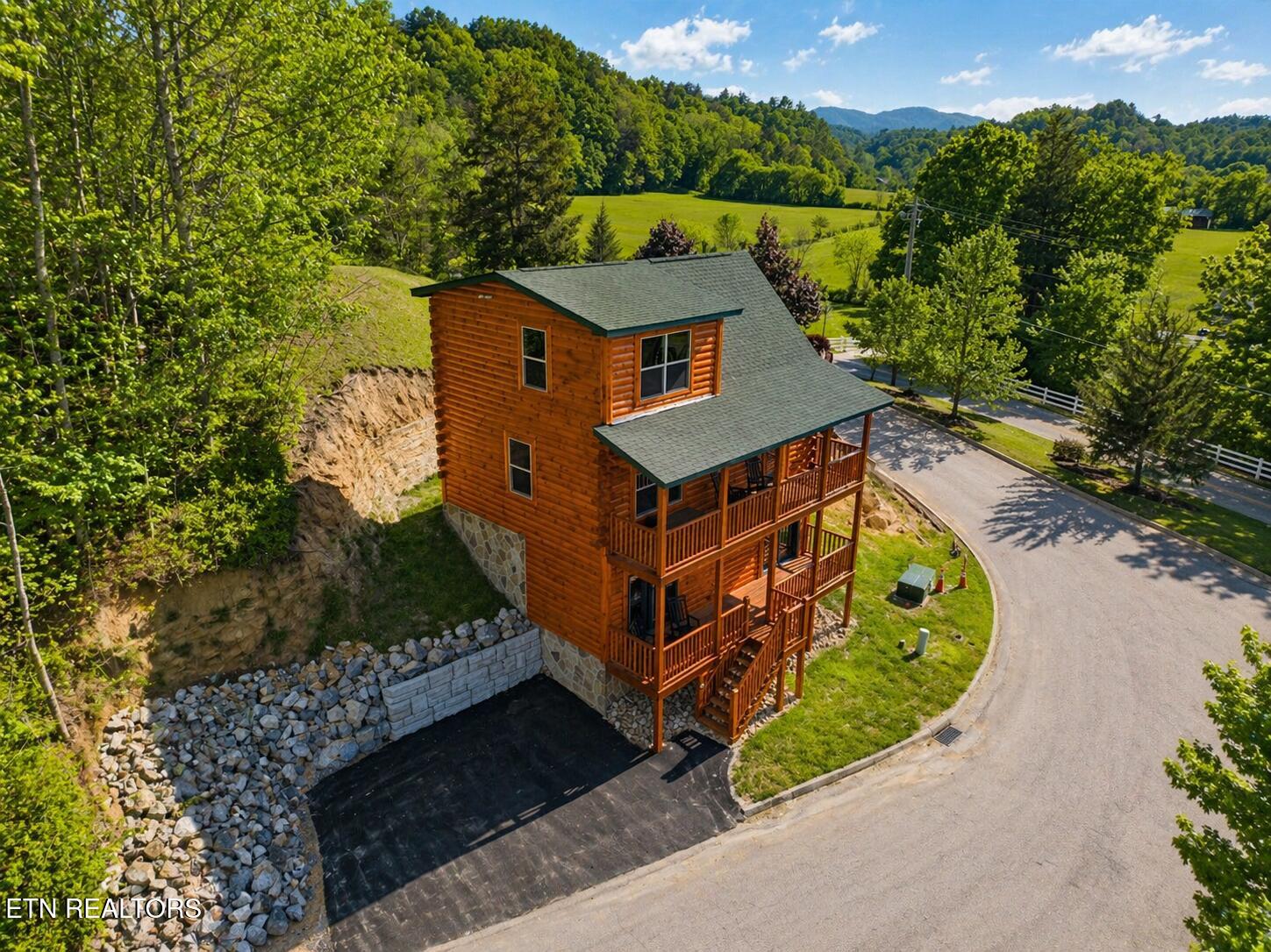 1632 Mountain Lodge Way Pigeon Forge TN 37862