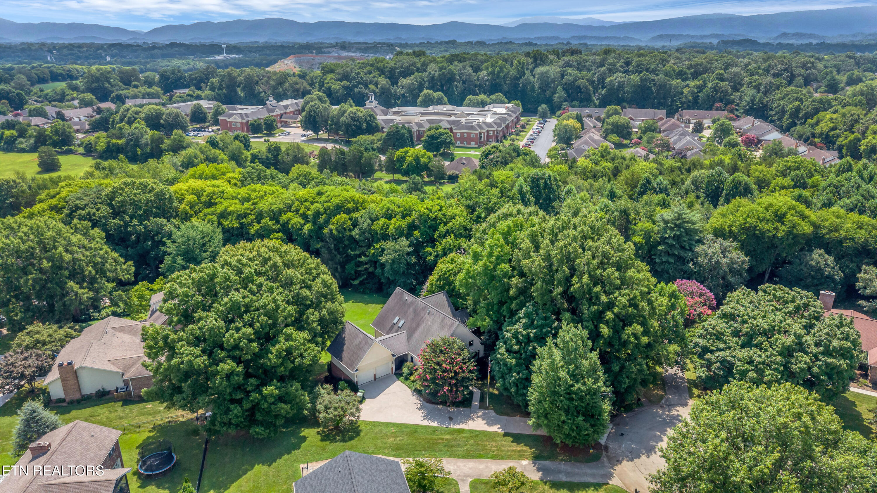 1302 Dunbarton Drive Maryville TN 37803