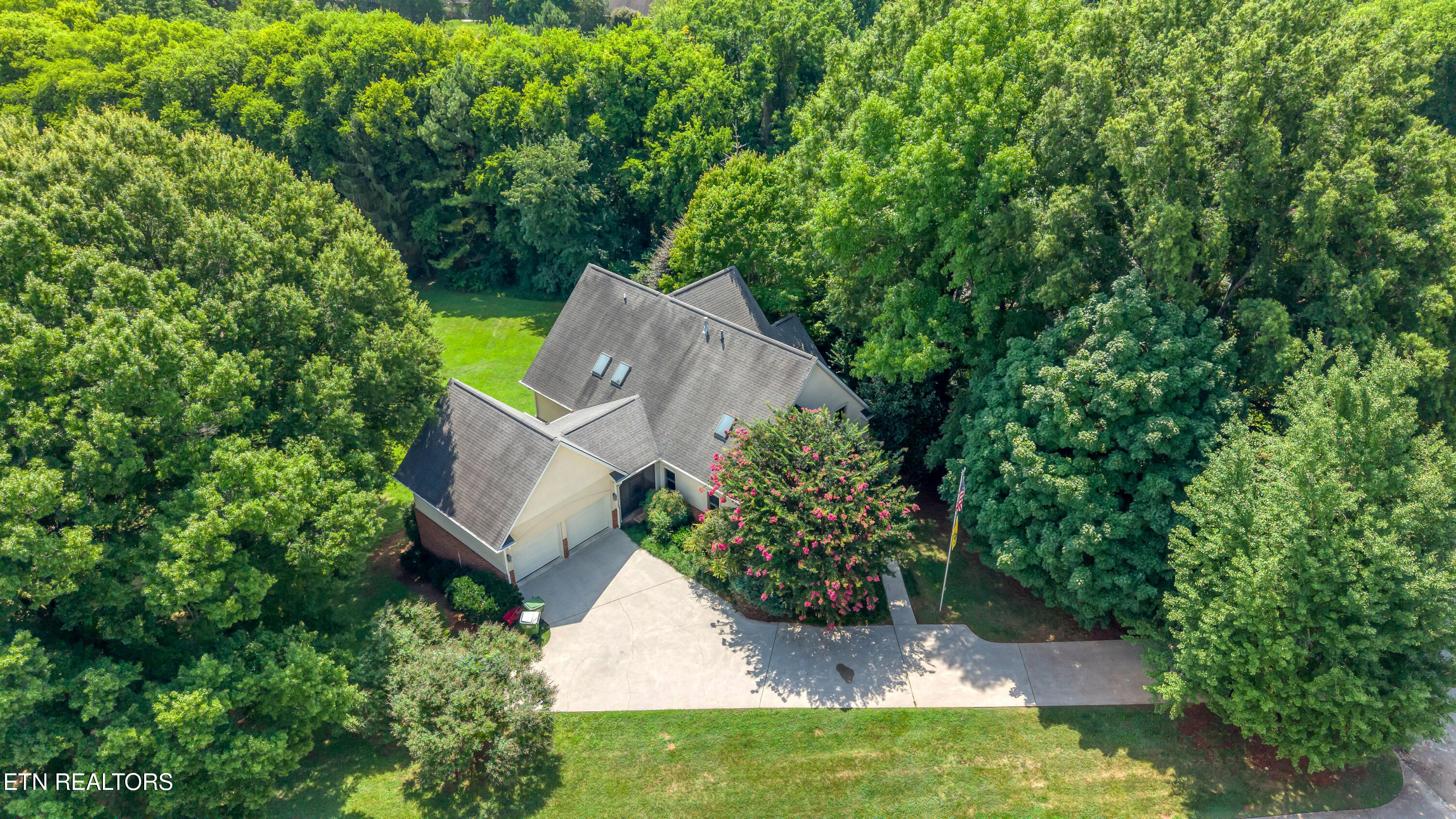 1302 Dunbarton Drive Maryville TN 37803