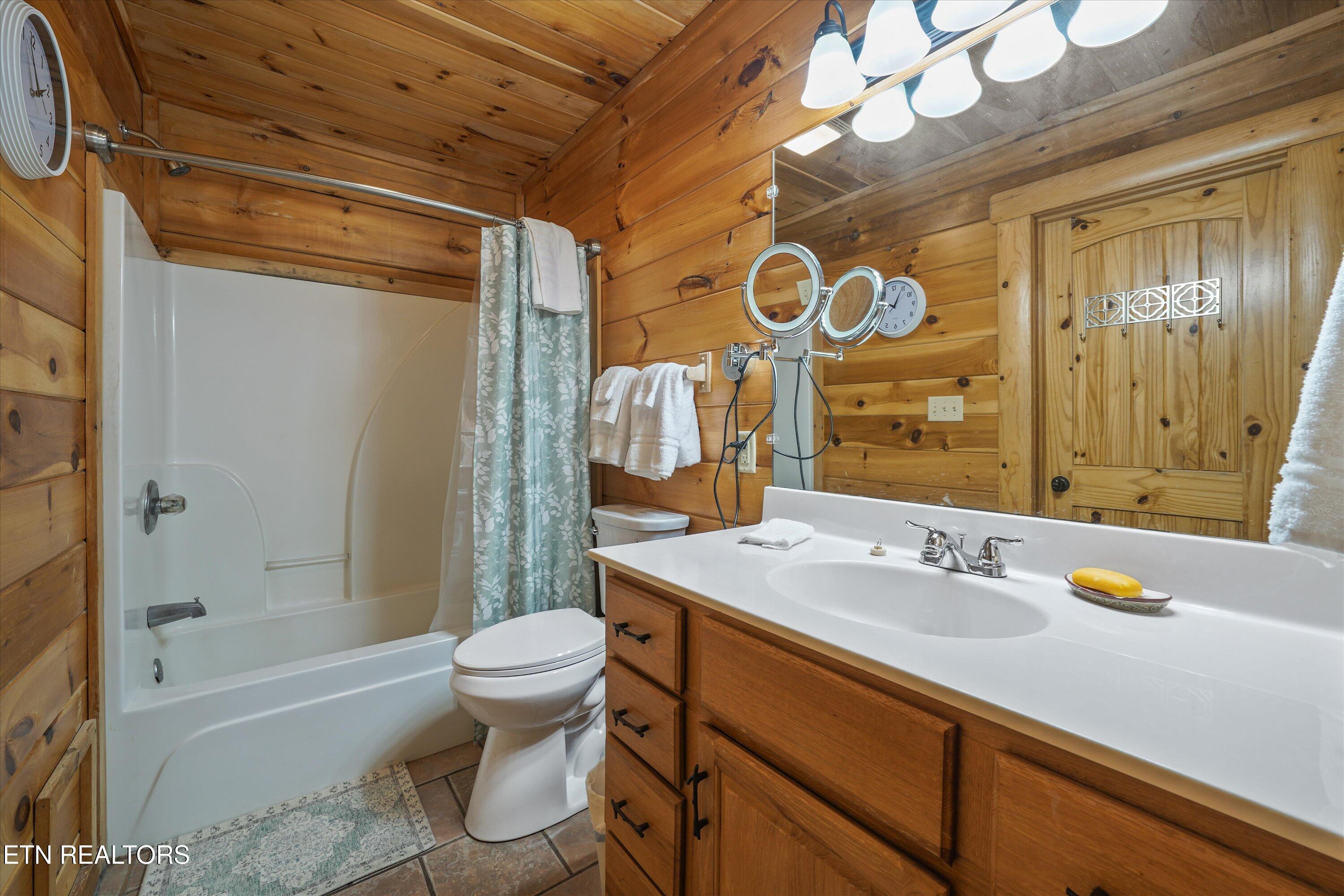 1339 Zachary Thomas Lane Sevierville TN 37876
