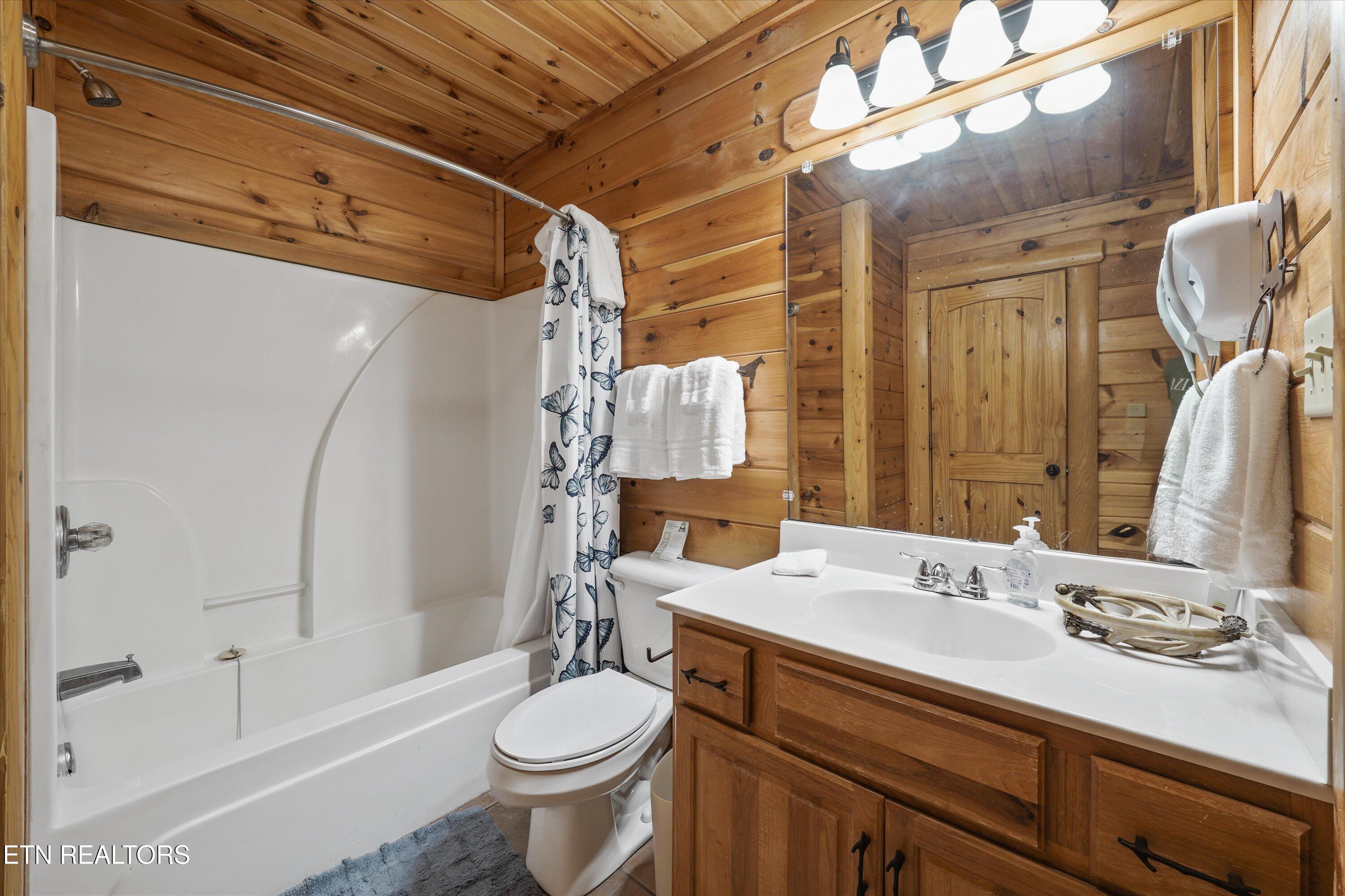 1339 Zachary Thomas Lane Sevierville TN 37876