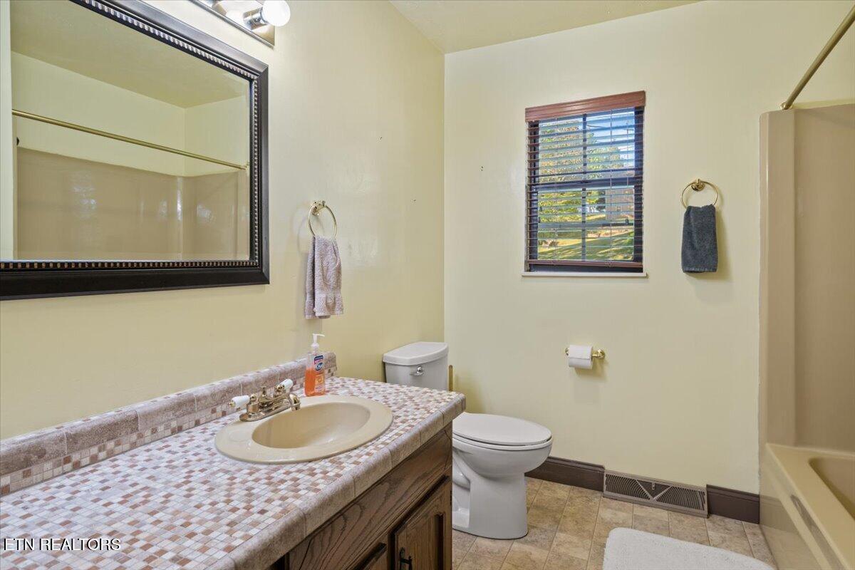 176 Michael Lane Jacksboro TN 37757