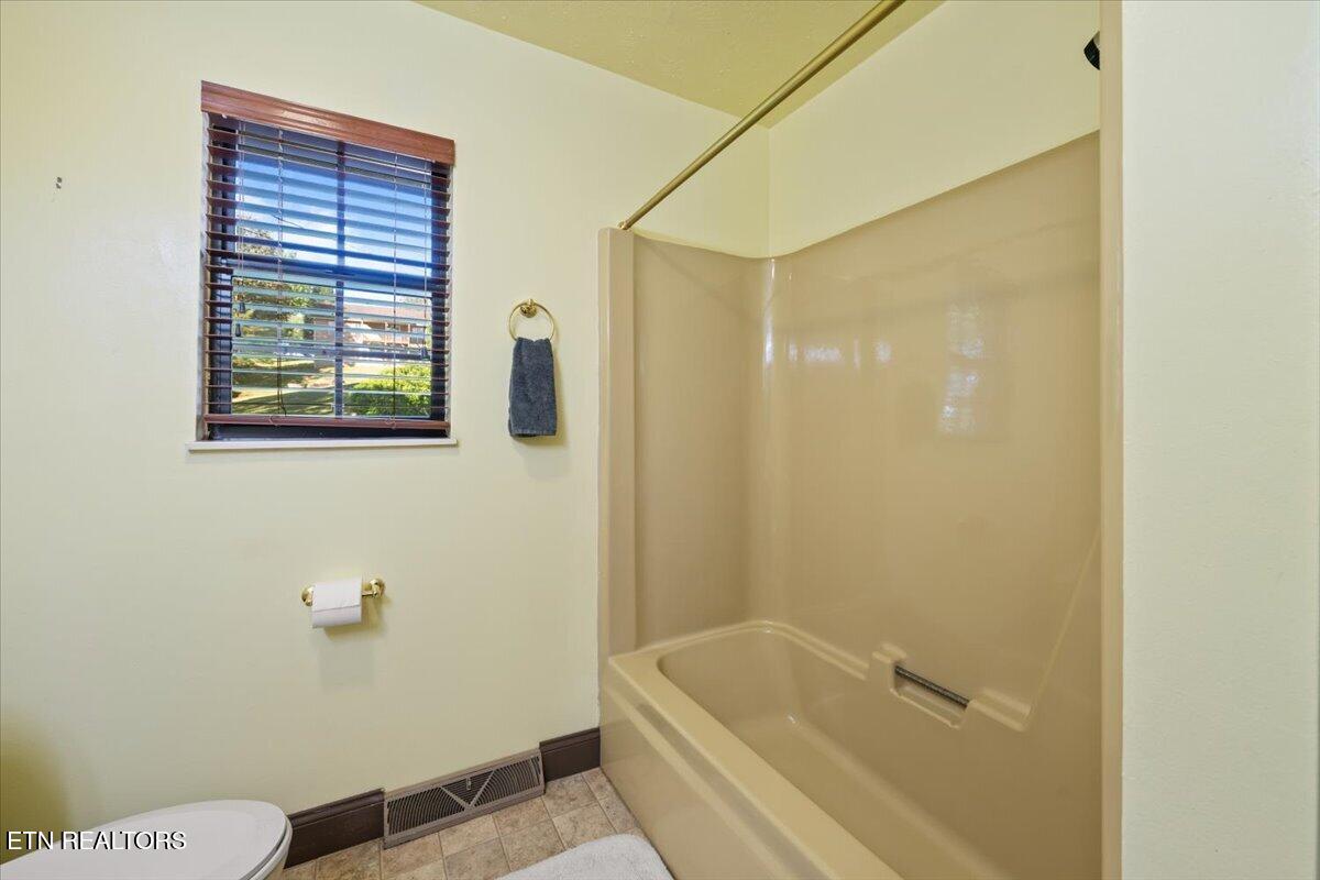176 Michael Lane Jacksboro TN 37757