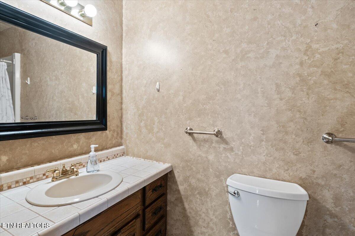 176 Michael Lane Jacksboro TN 37757