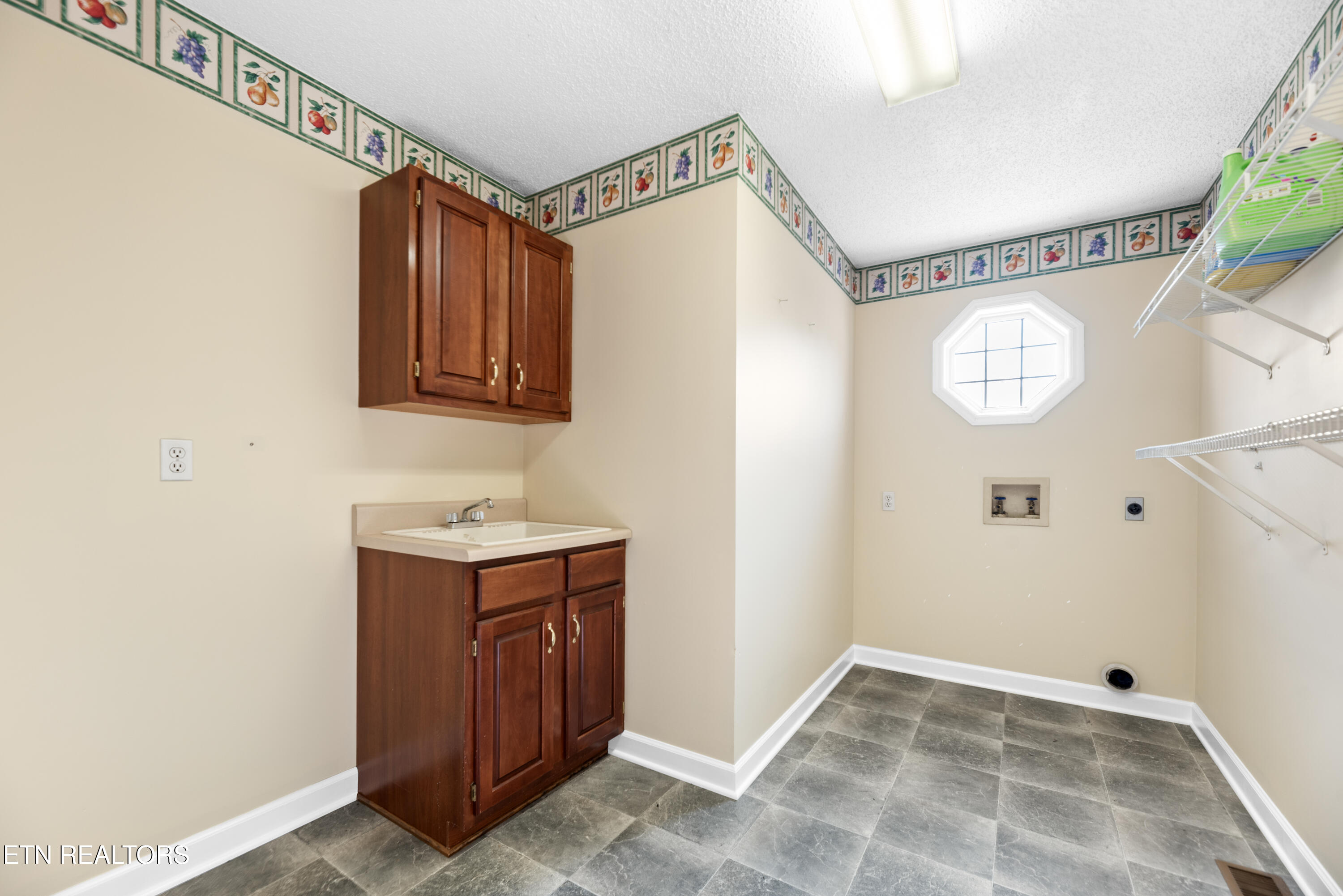 1244 River Oaks Drive Kingston TN 37763