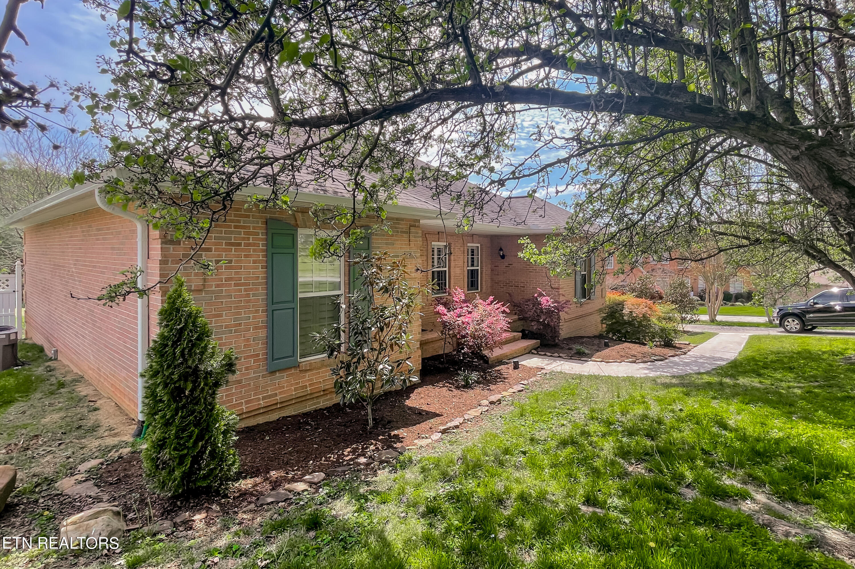1244 River Oaks Drive Kingston TN 37763