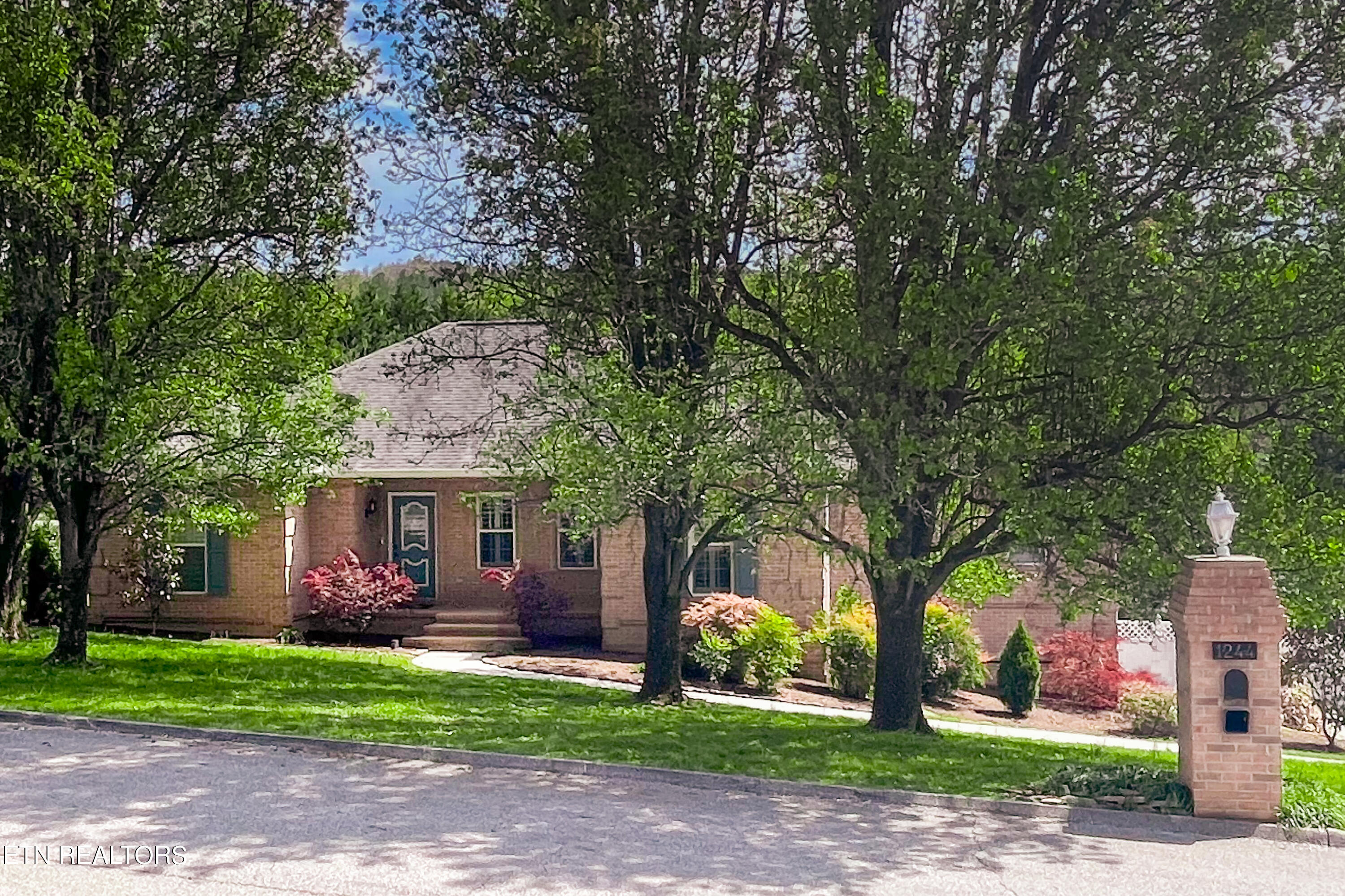 1244 River Oaks Drive Kingston TN 37763