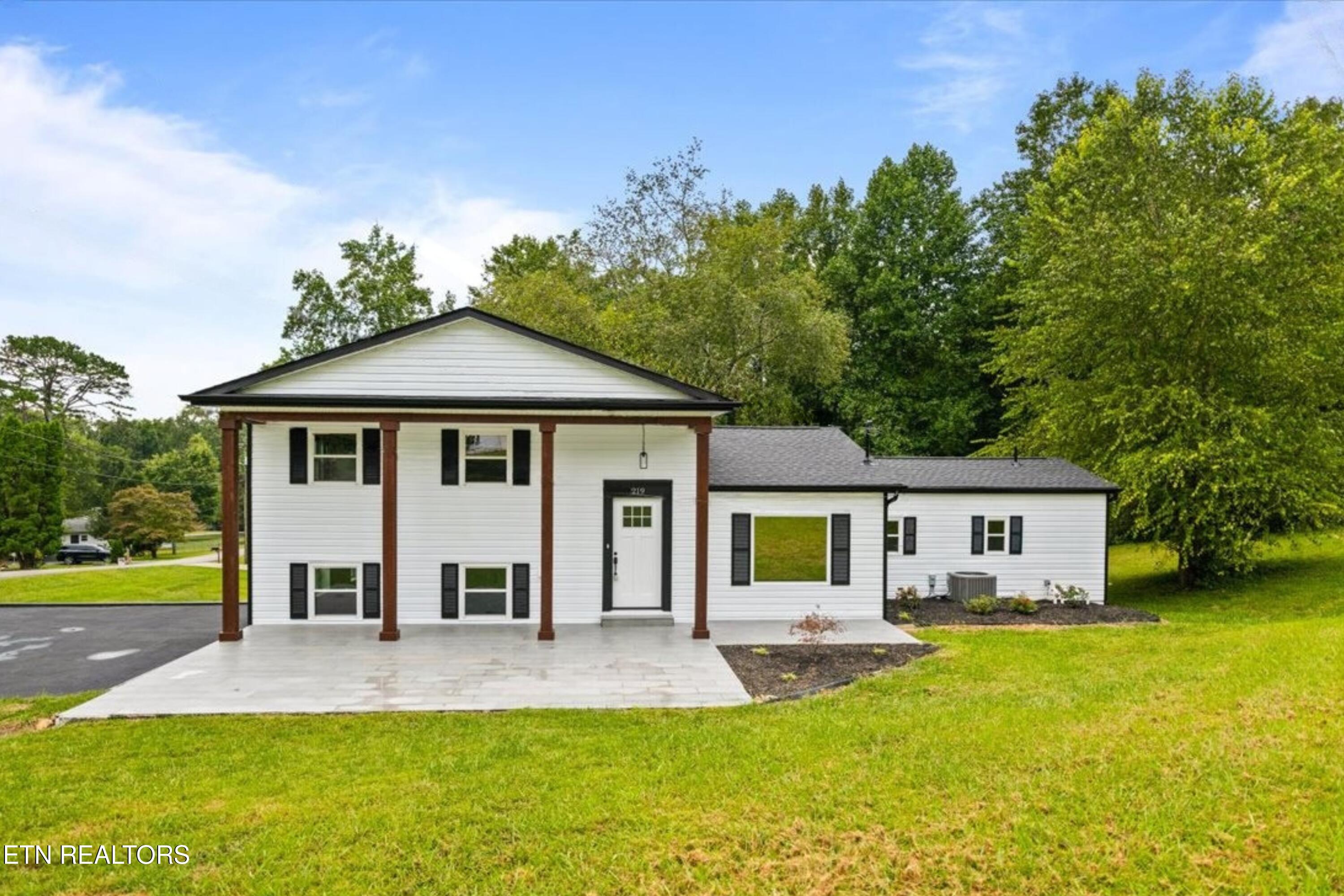 219 Reba Avenue Harriman TN 37748