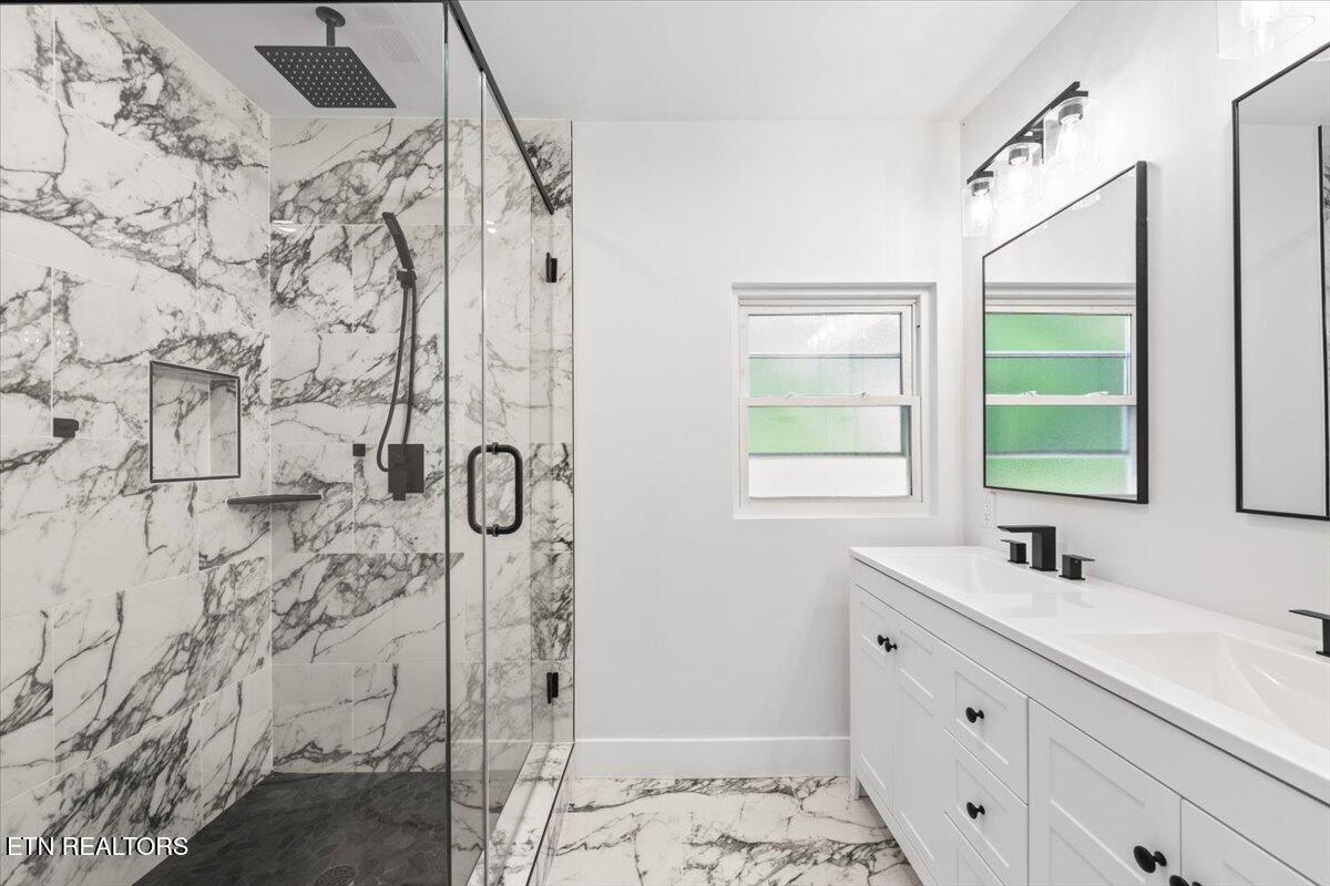219 Reba Avenue Harriman TN 37748