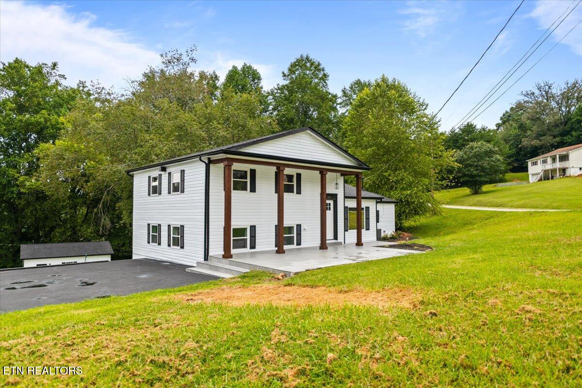 219 Reba Avenue Harriman TN 37748