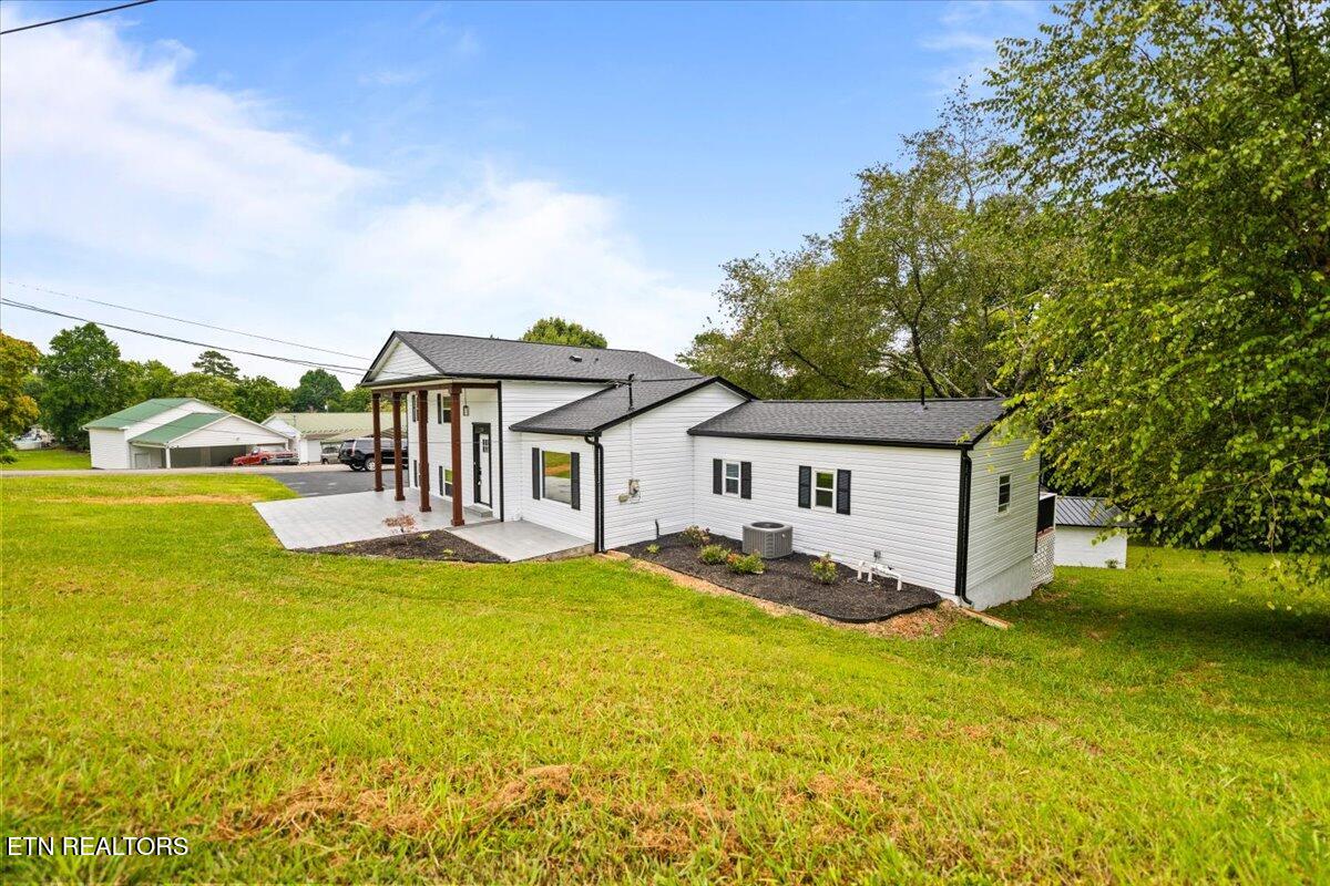 219 Reba Avenue Harriman TN 37748
