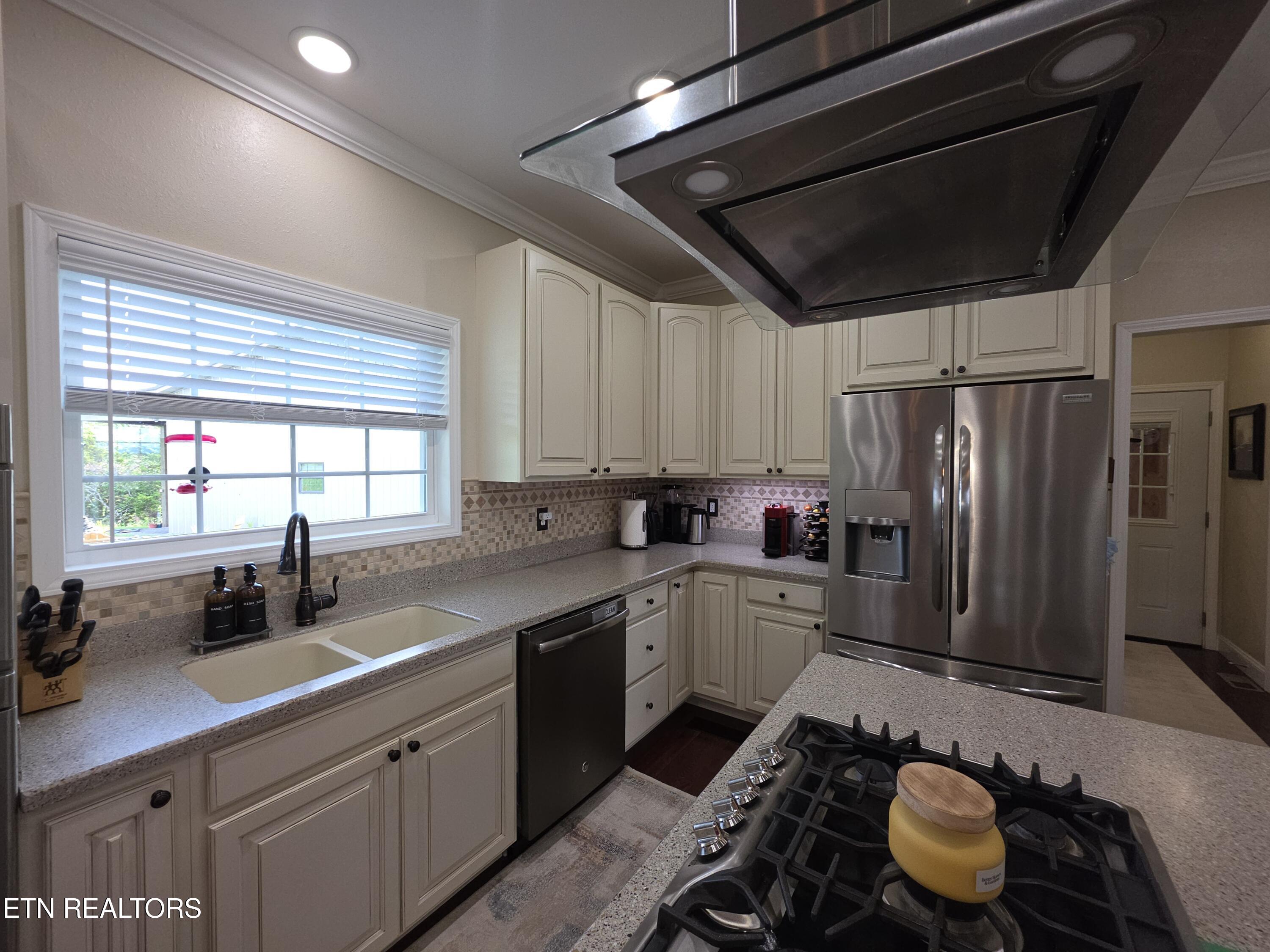 317 Oak Grove Road Harrogate TN 37752
