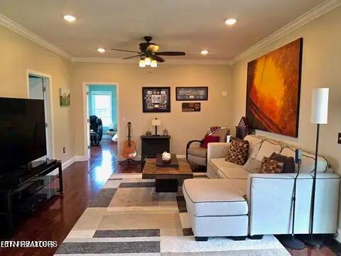 317 Oak Grove Road Harrogate TN 37752